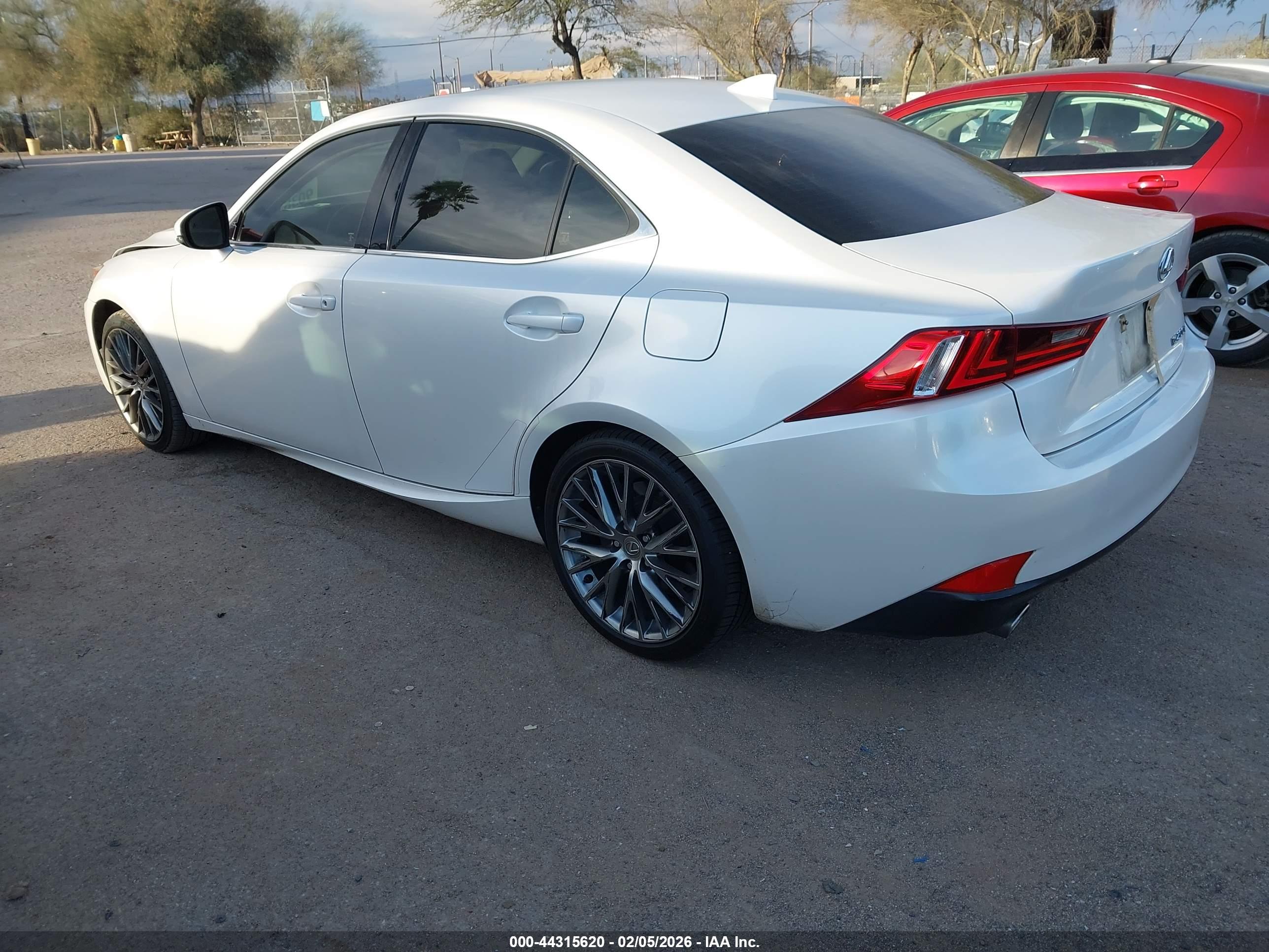 LEXUS IS image 3
