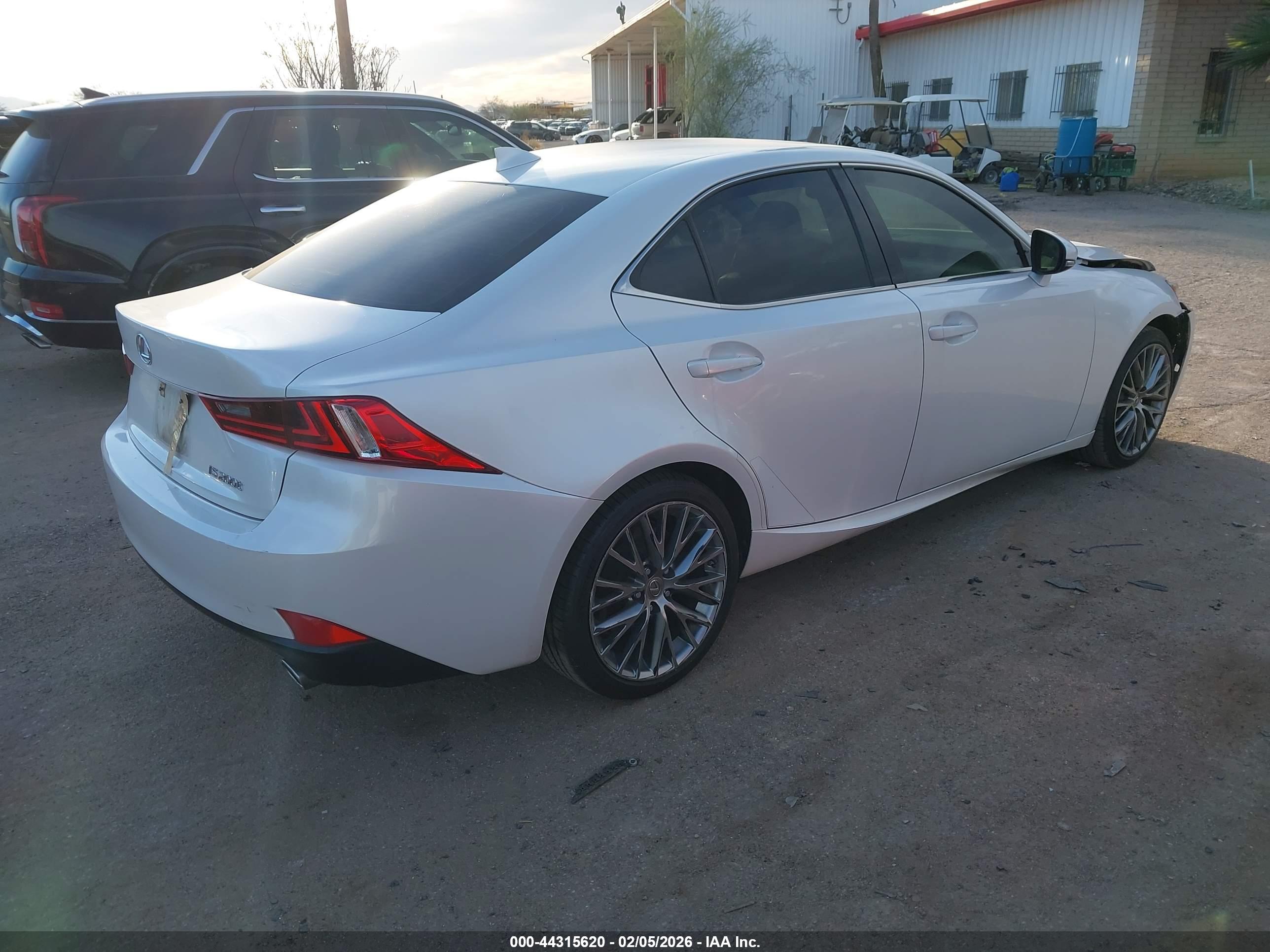 LEXUS IS image 4