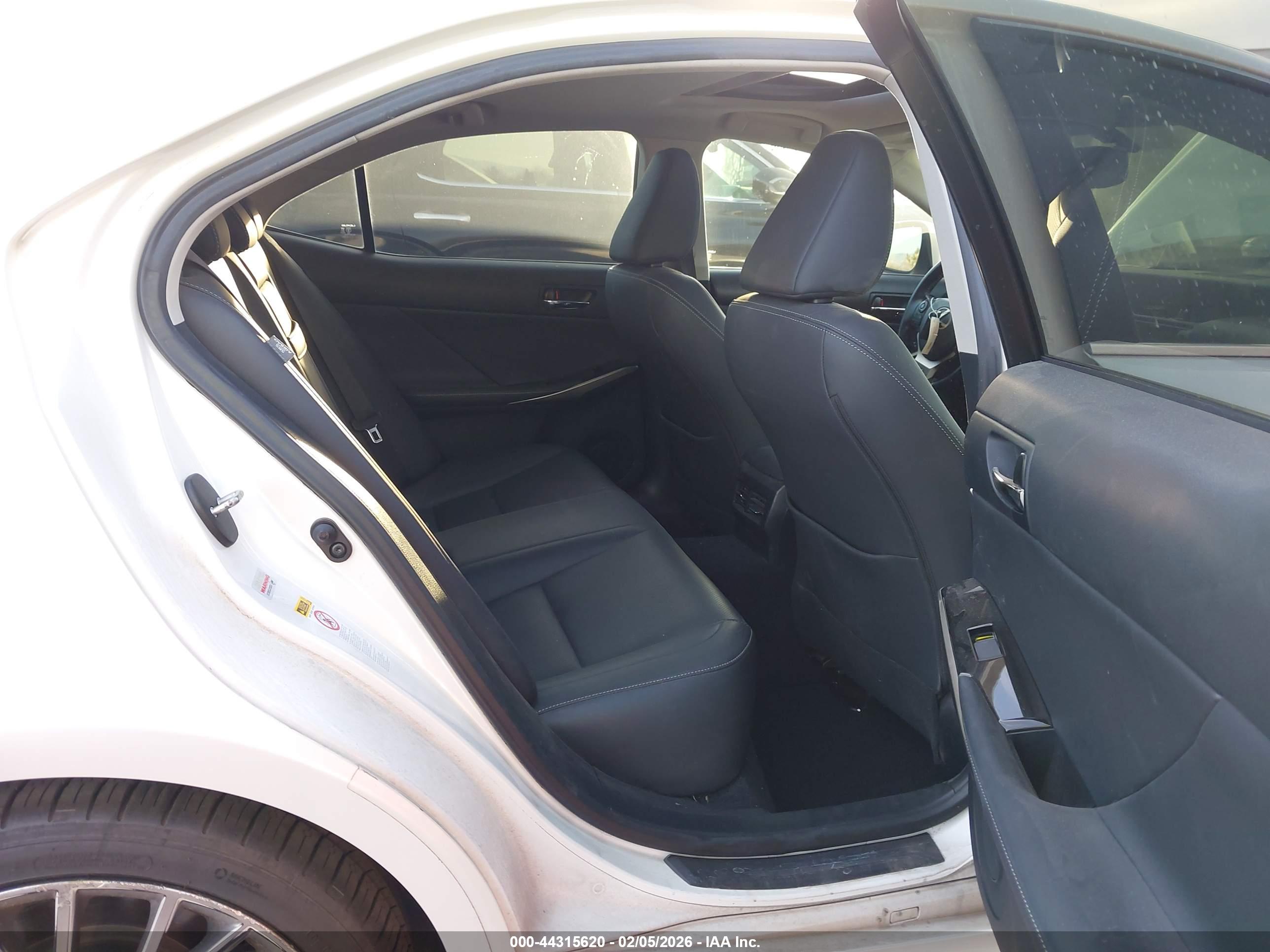 LEXUS IS image 8