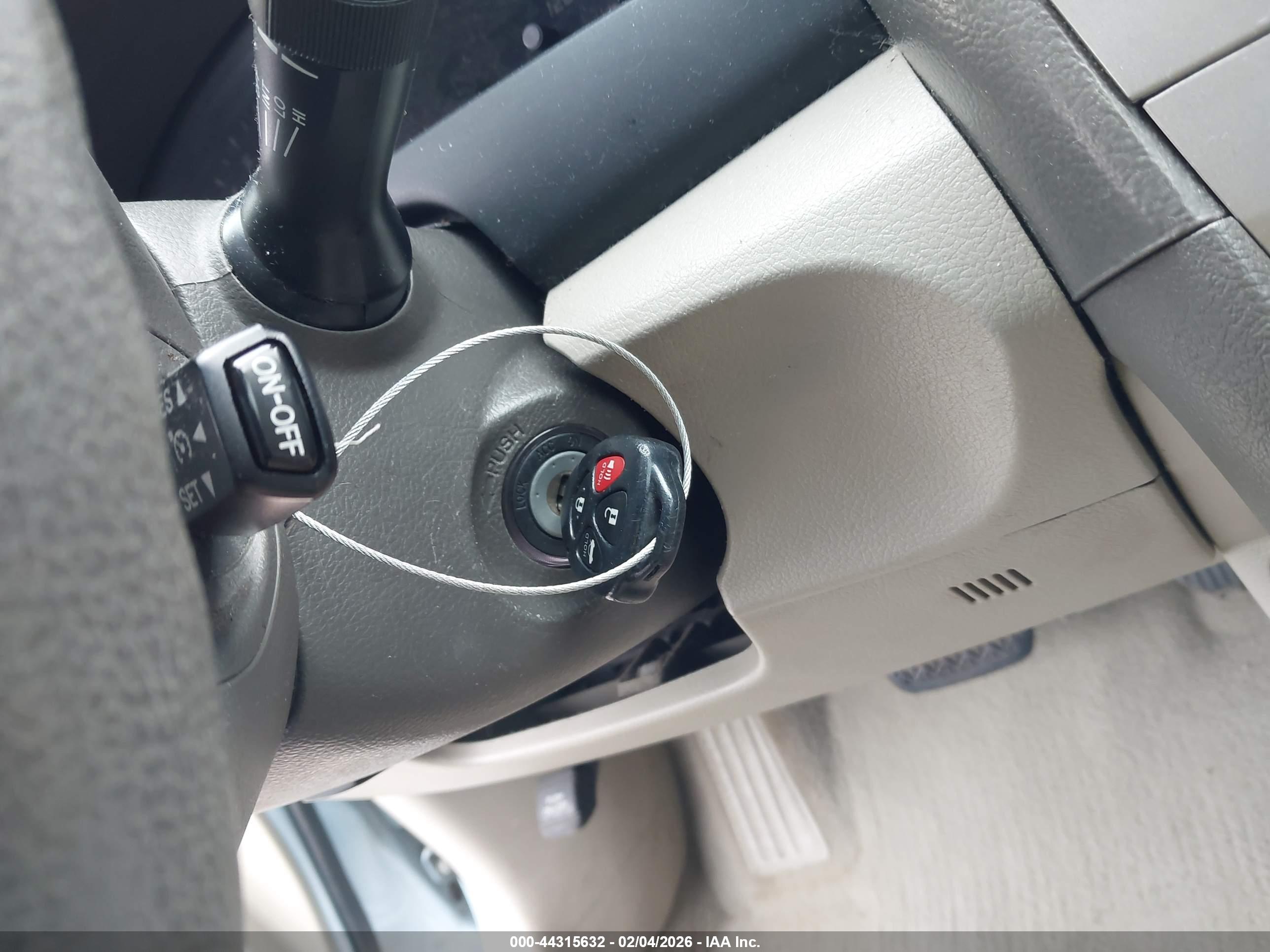TOYOTA CAMRY image 11