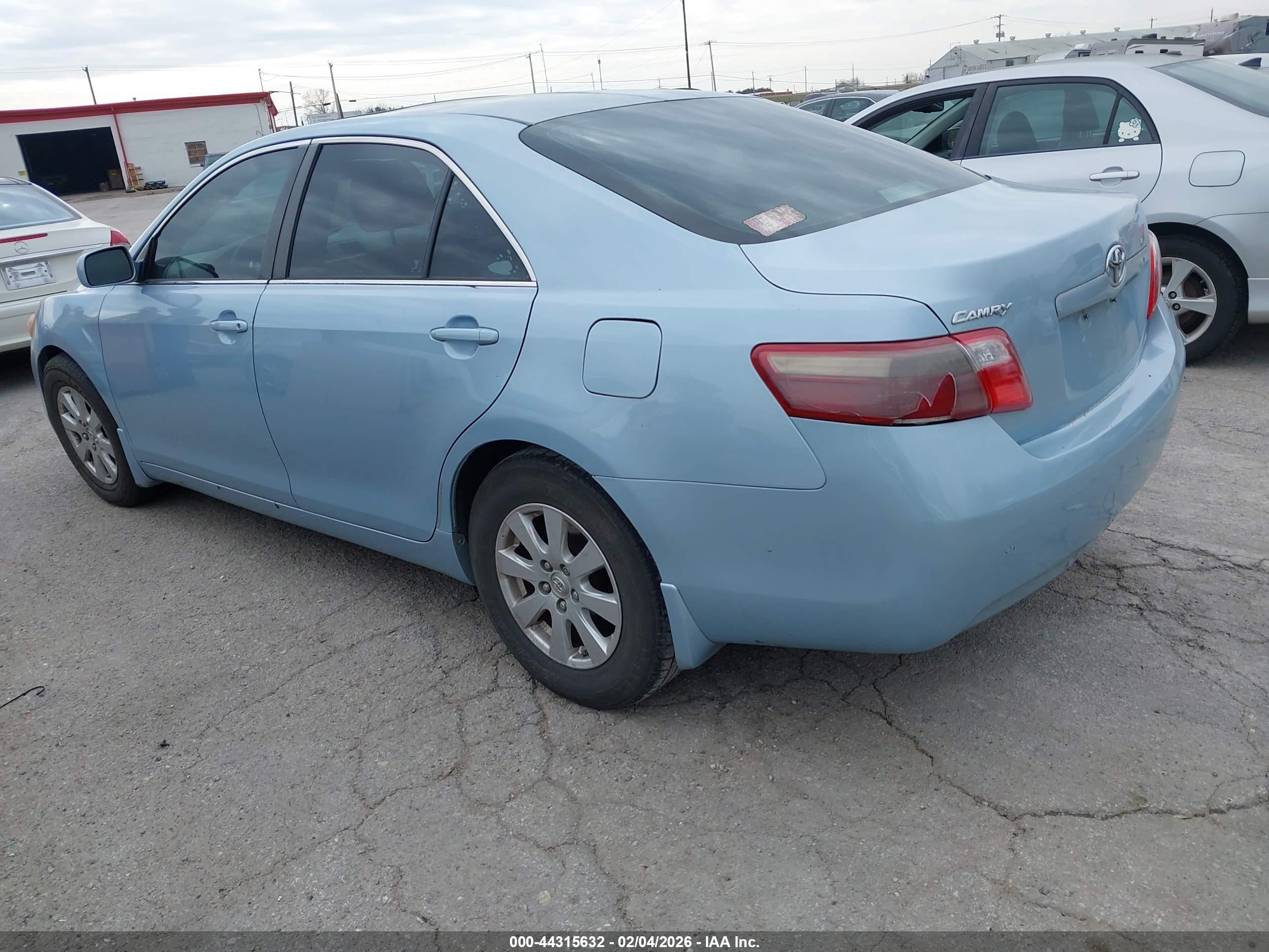 TOYOTA CAMRY image 3