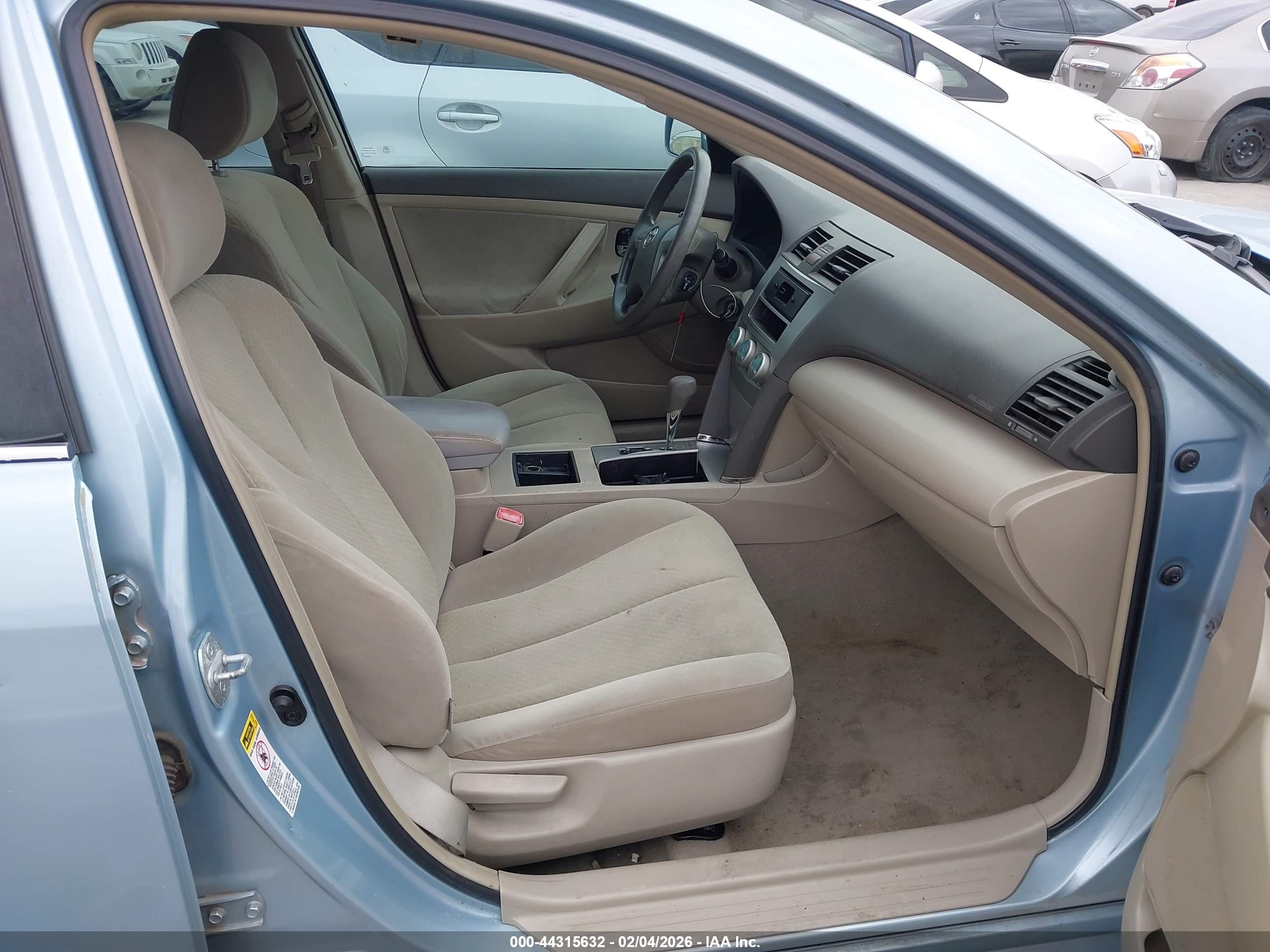 TOYOTA CAMRY image 5