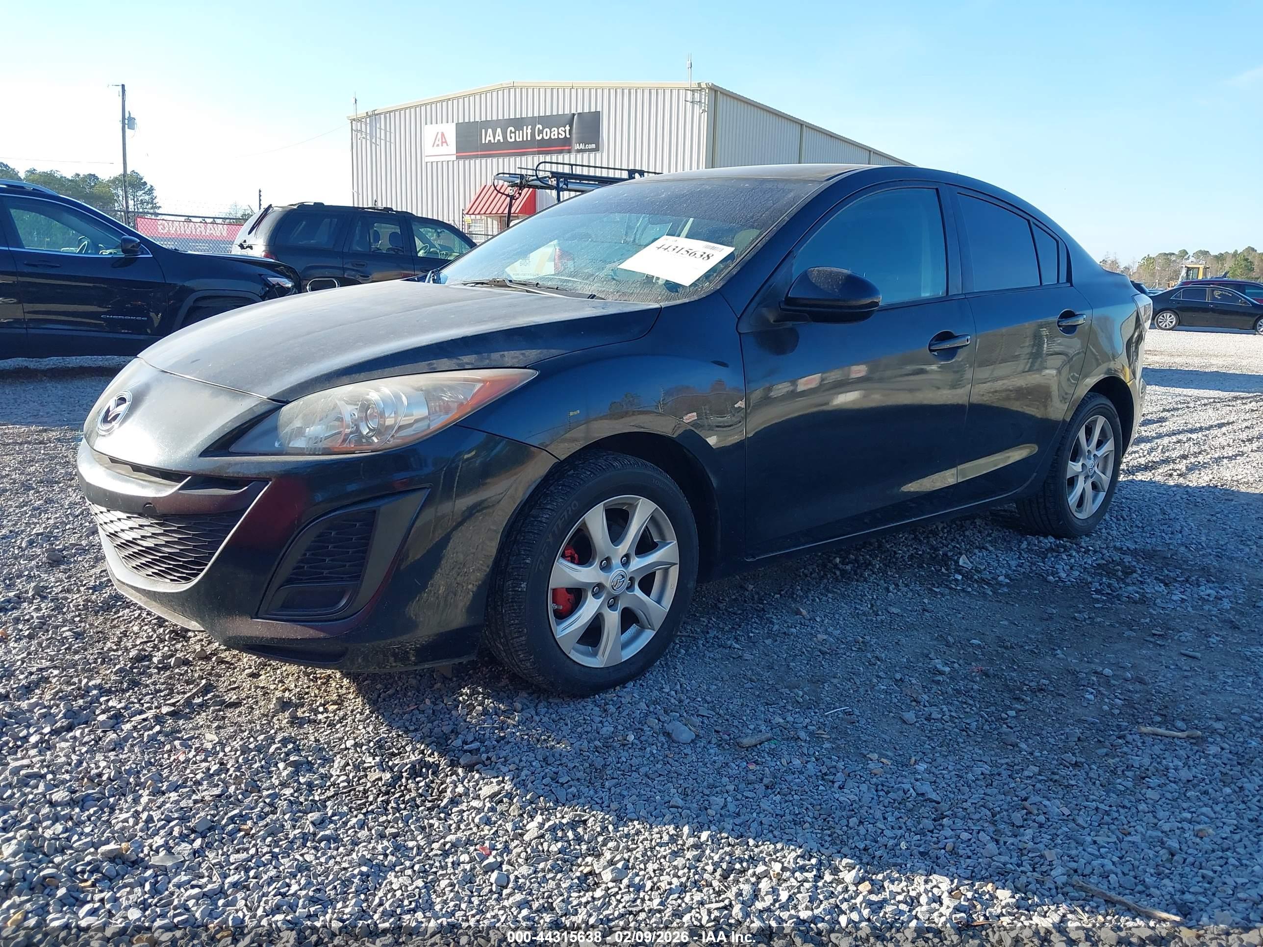 MAZDA MAZDA3 image 2
