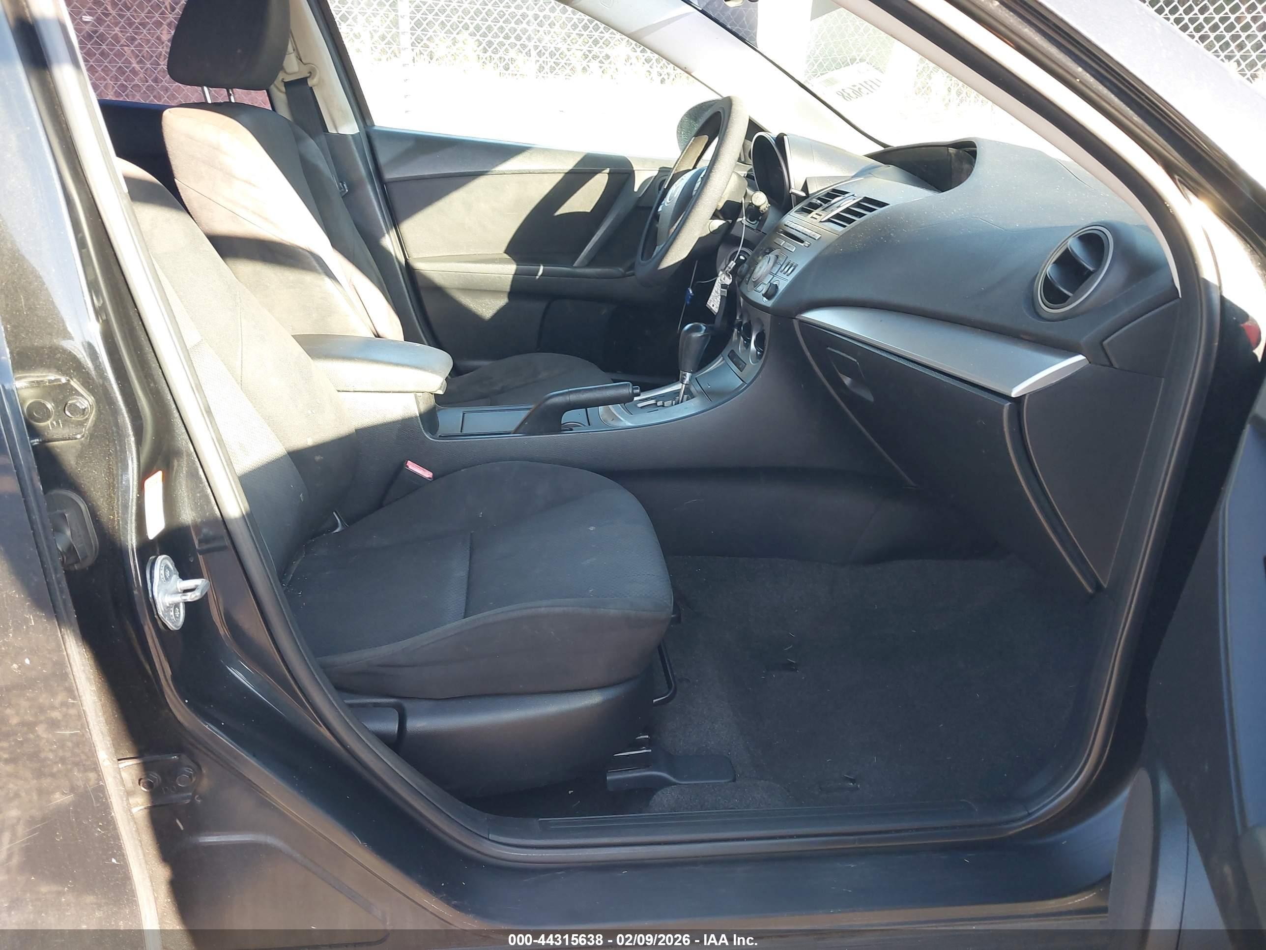 MAZDA MAZDA3 image 5