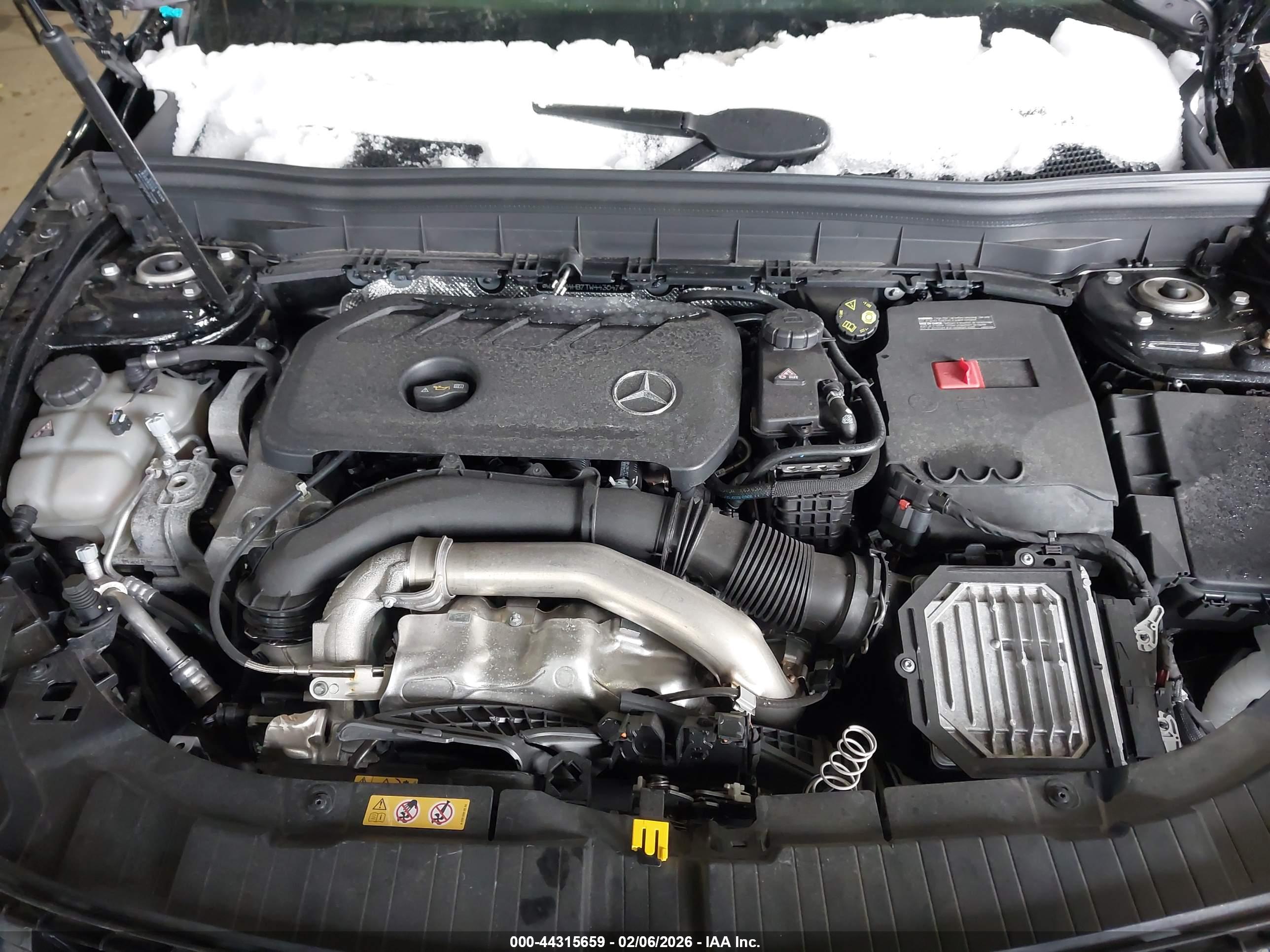 MERCEDES-BENZ GLB image 10