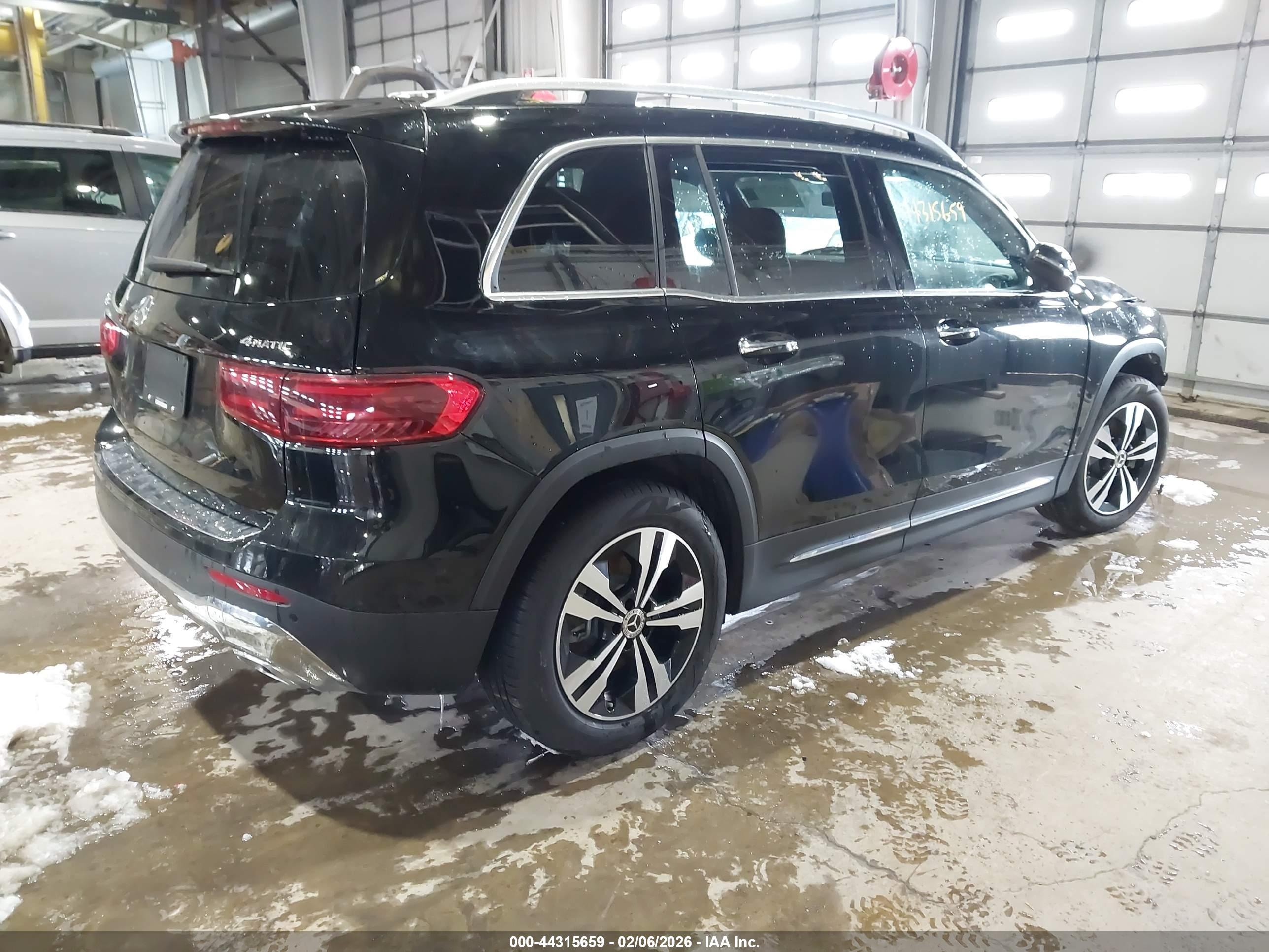 MERCEDES-BENZ GLB image 4
