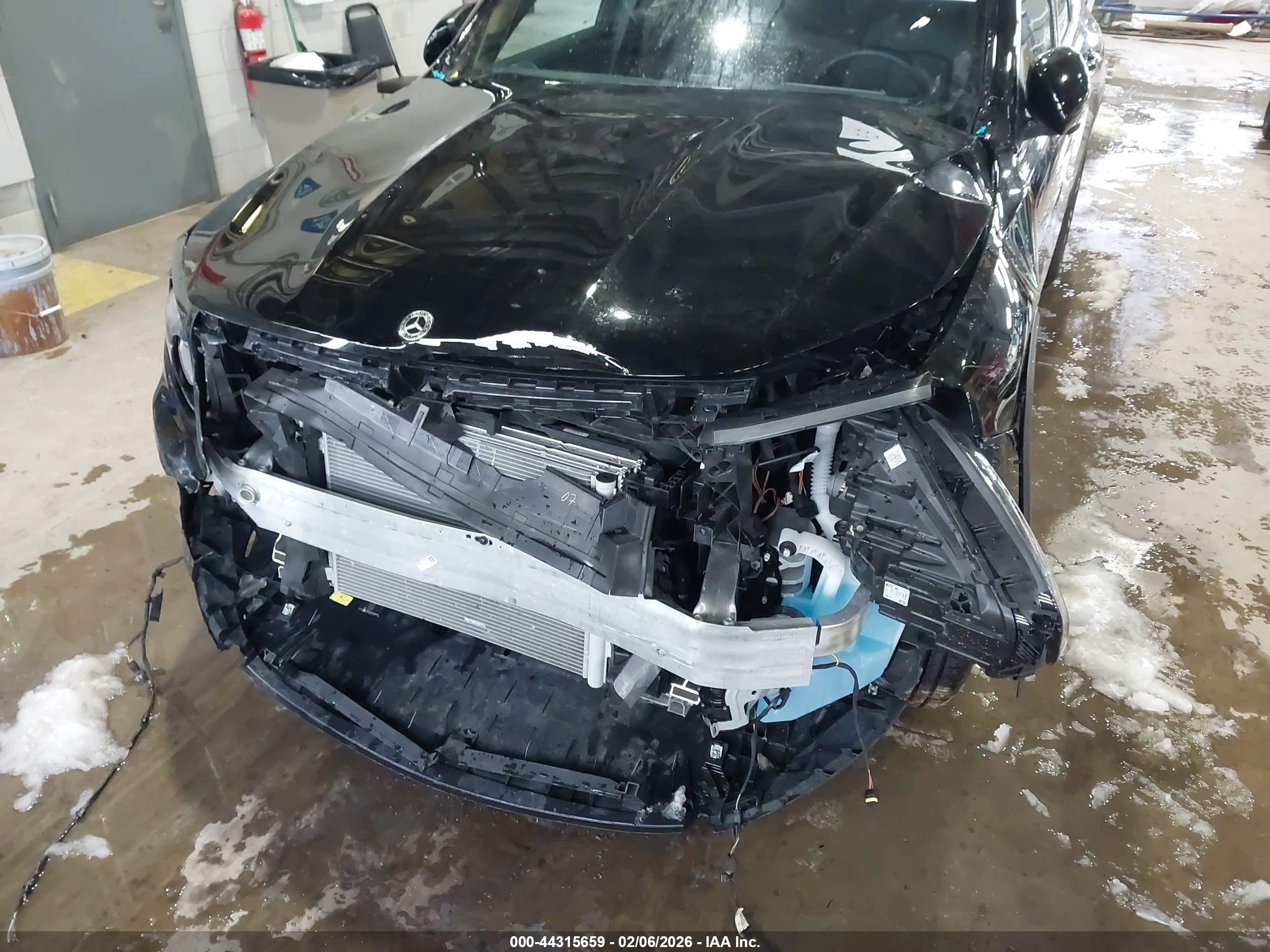 MERCEDES-BENZ GLB image 6