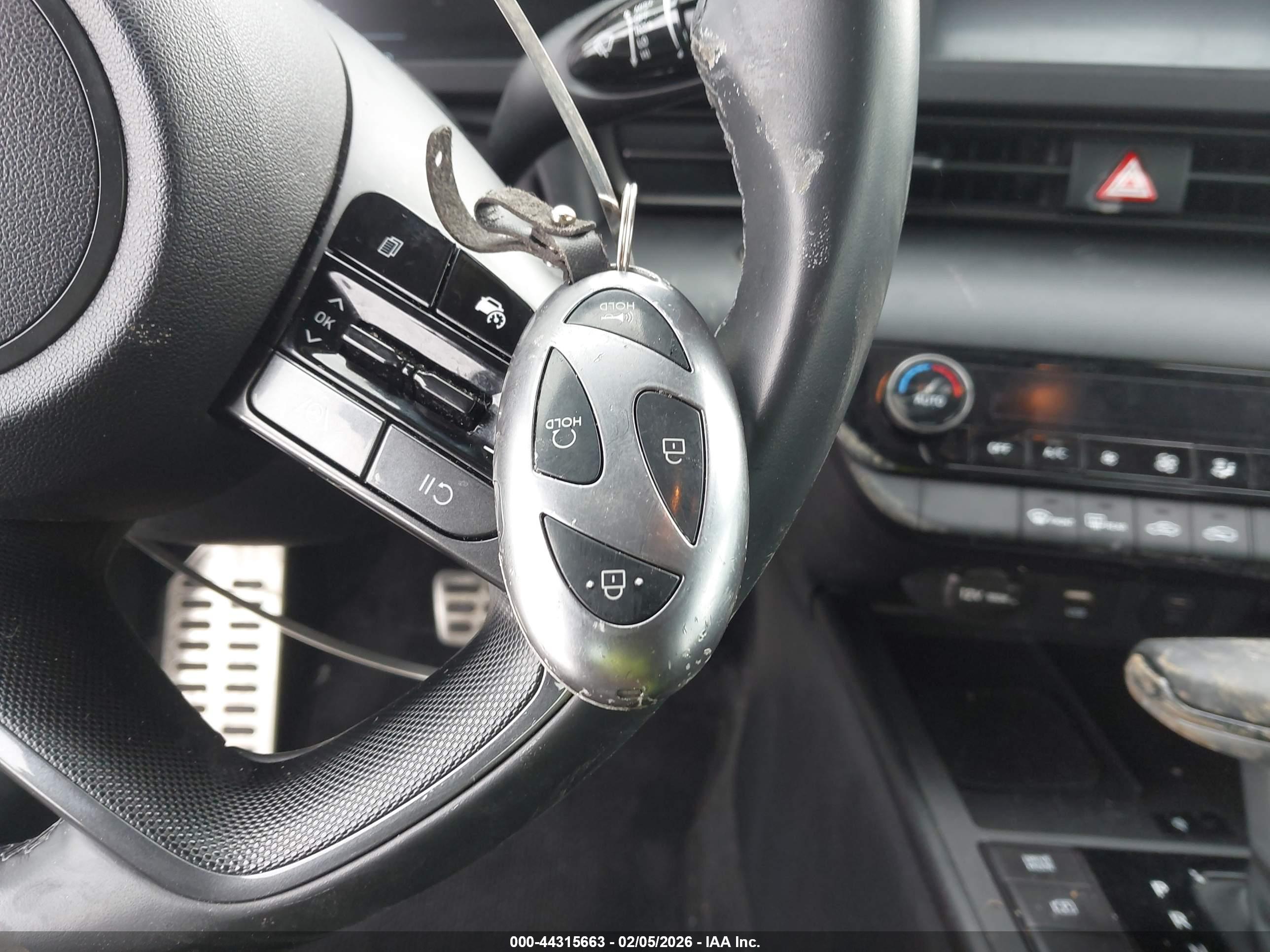 HYUNDAI ELANTRA image 11