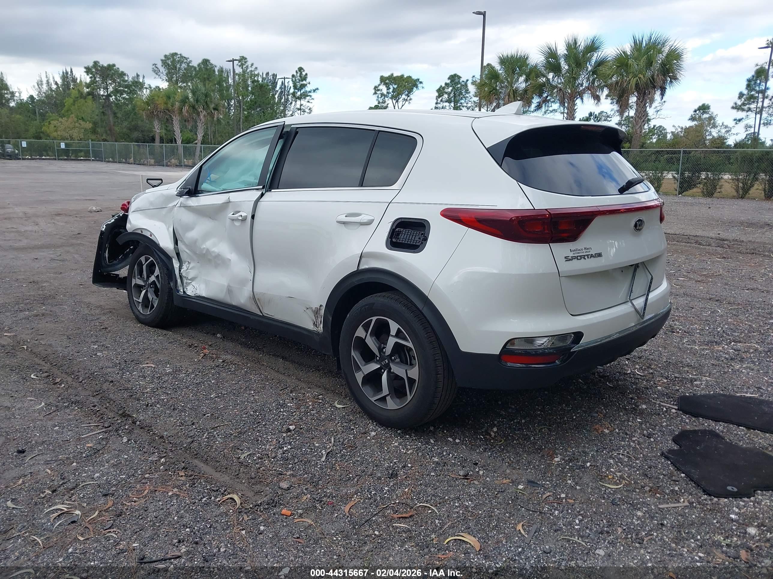 KIA SPORTAGE image 3