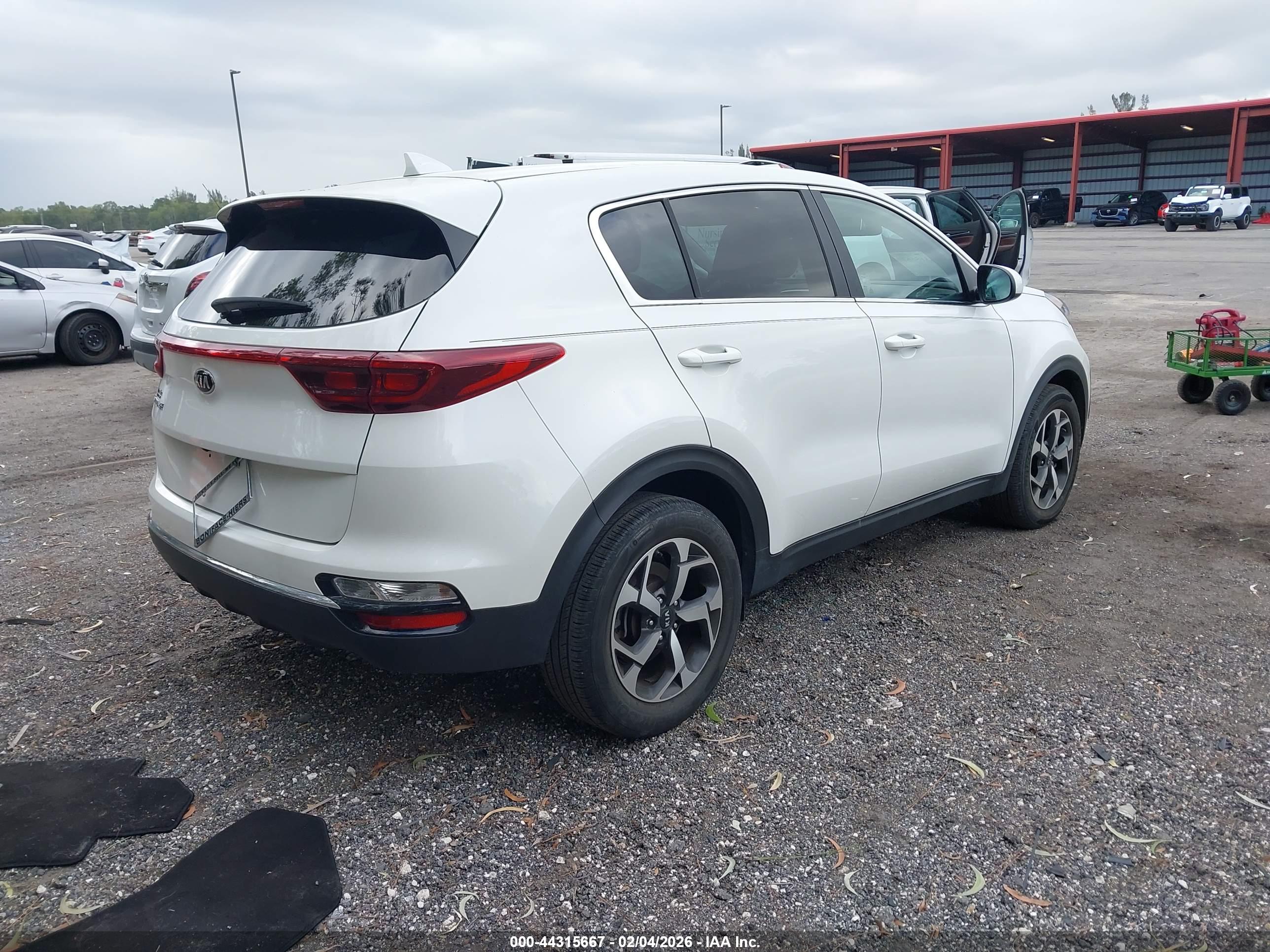 KIA SPORTAGE image 4