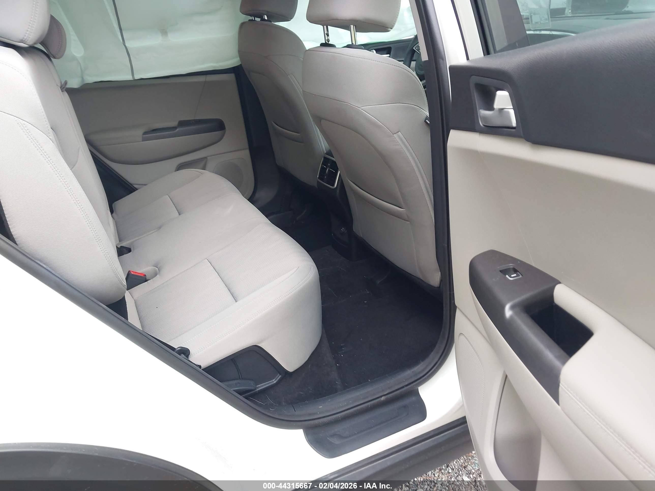 KIA SPORTAGE image 8