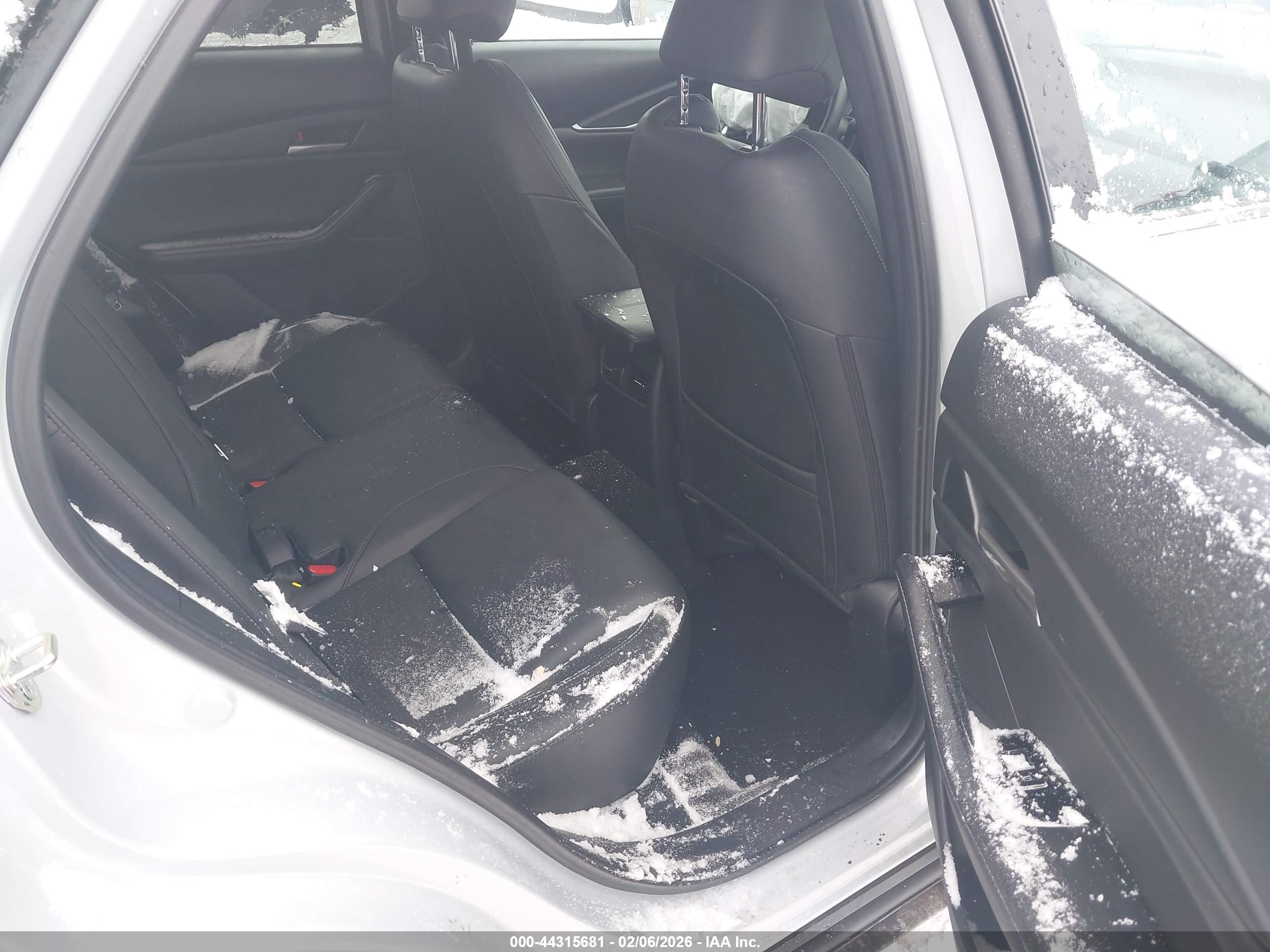 MAZDA CX-30 image 8
