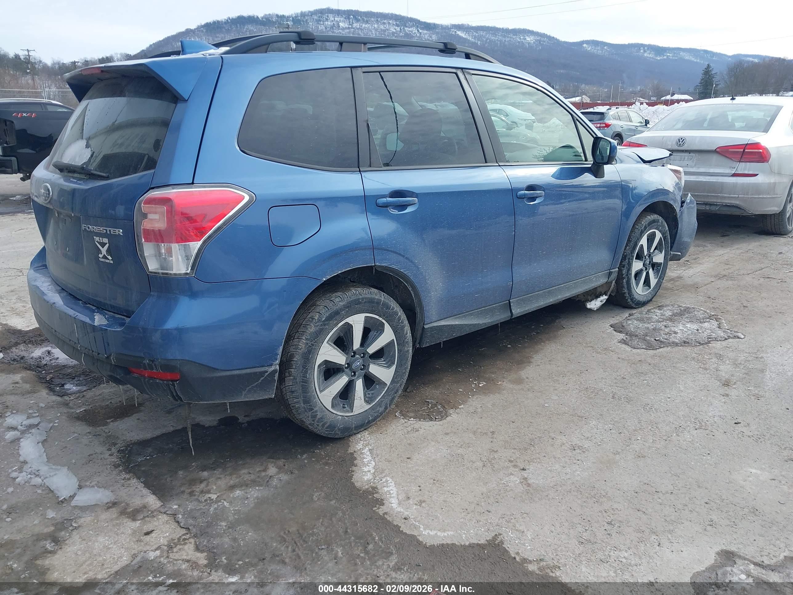 SUBARU FORESTER image 4