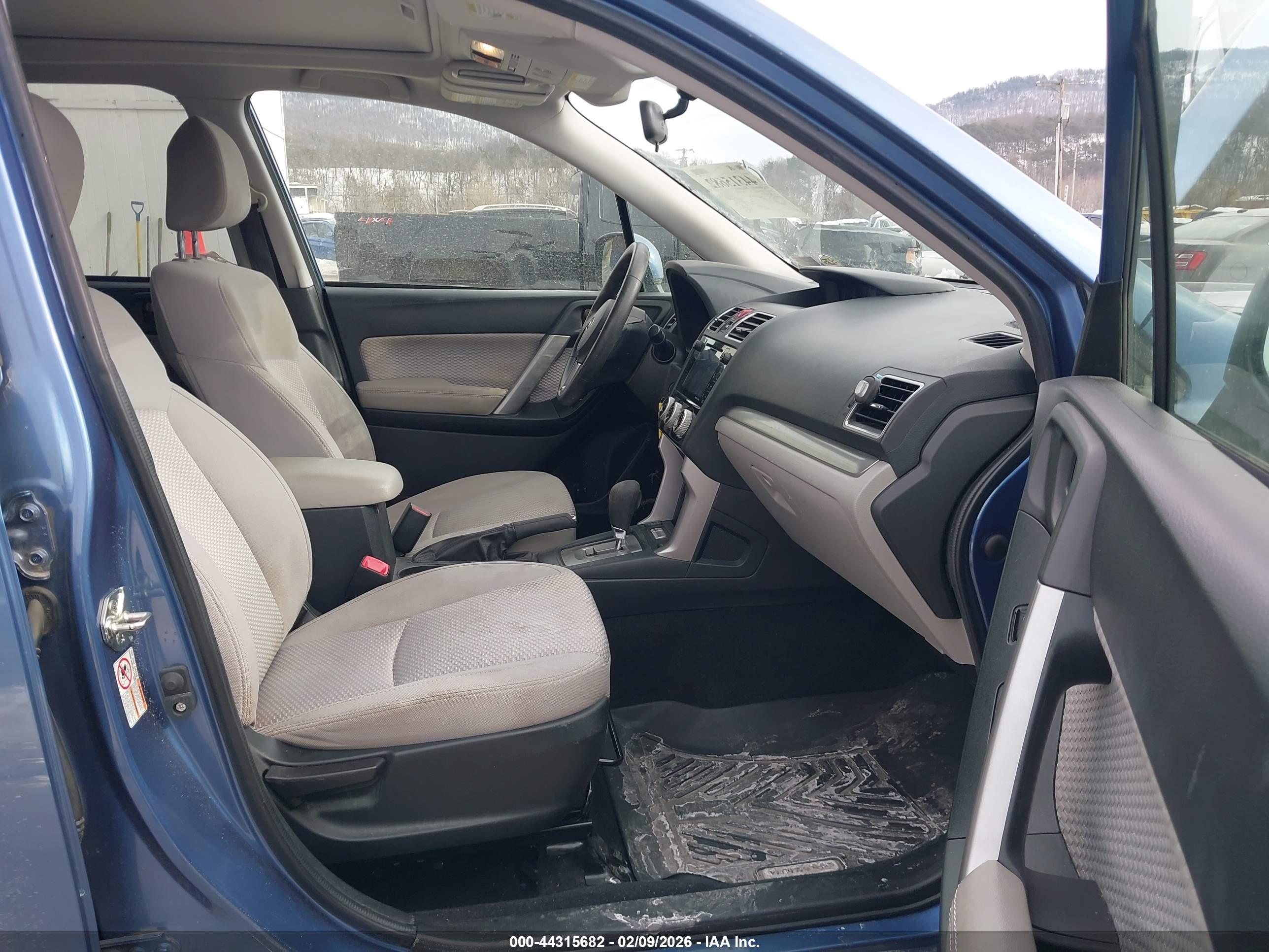 SUBARU FORESTER image 5
