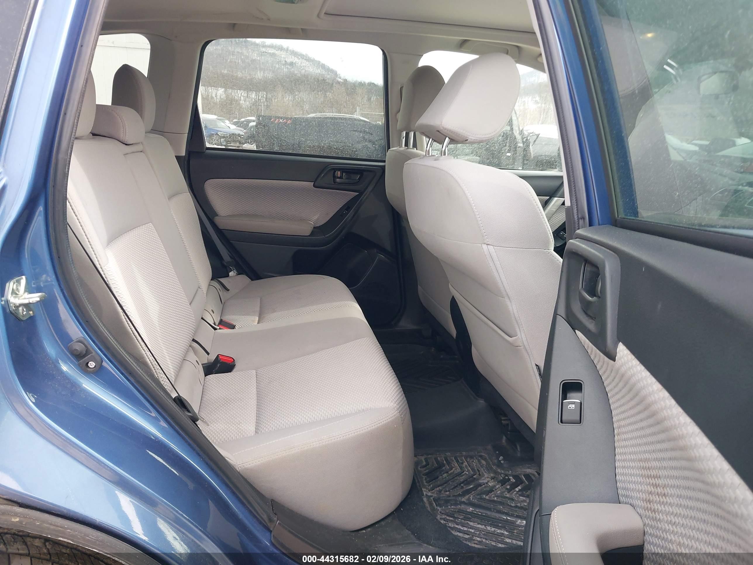 SUBARU FORESTER image 8
