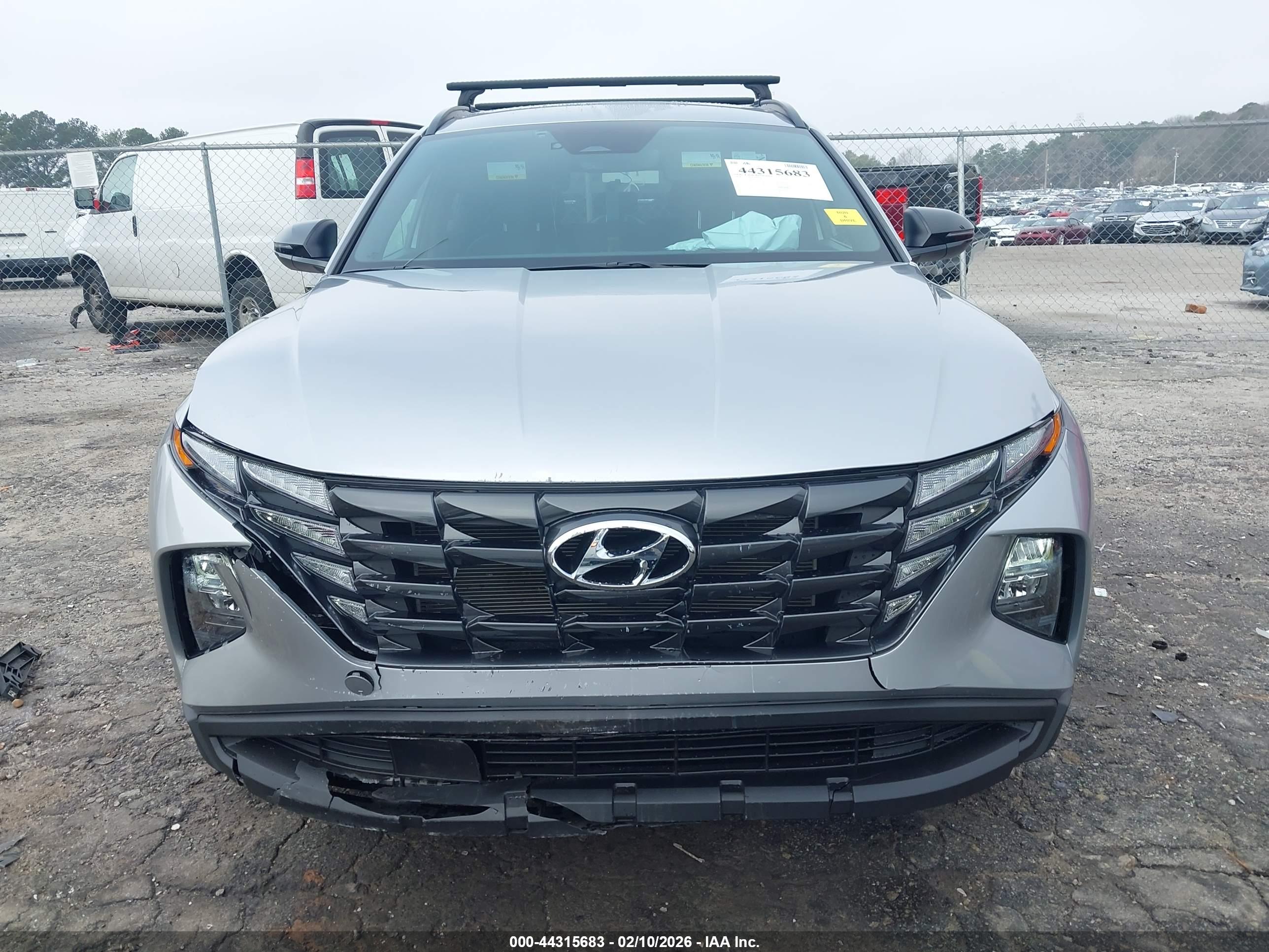 HYUNDAI TUCSON image 6