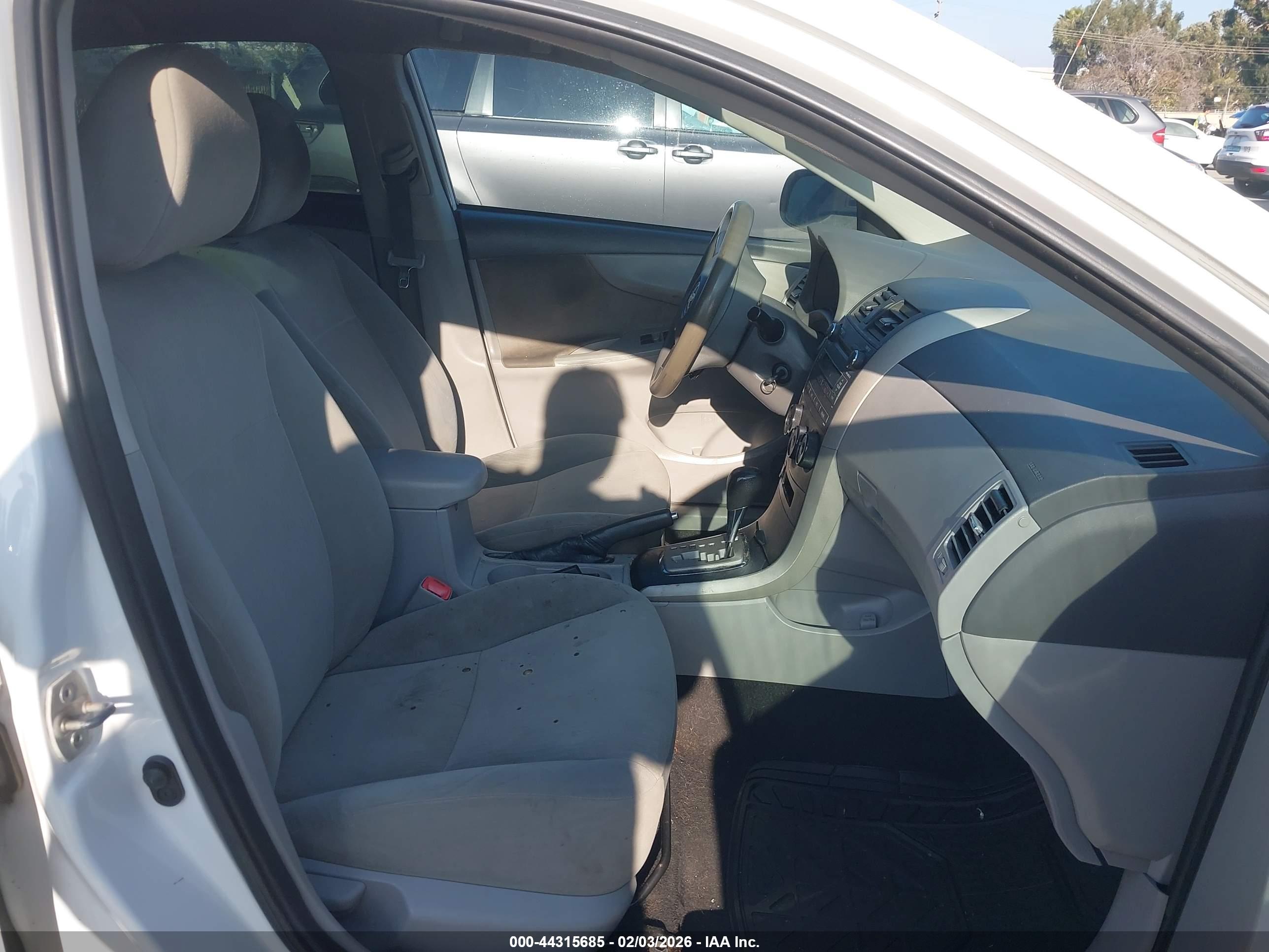 TOYOTA COROLLA image 5