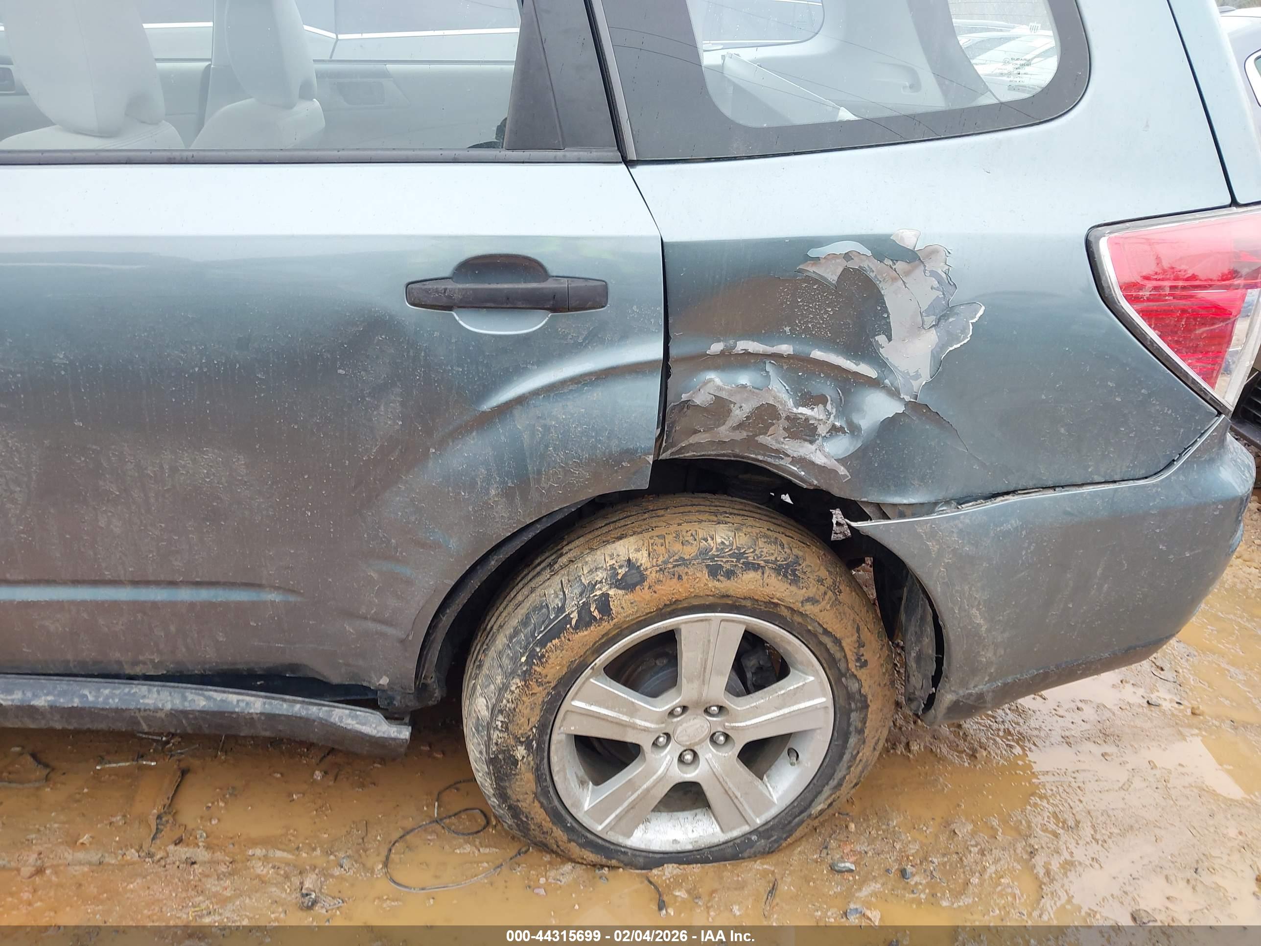 SUBARU FORESTER image 6