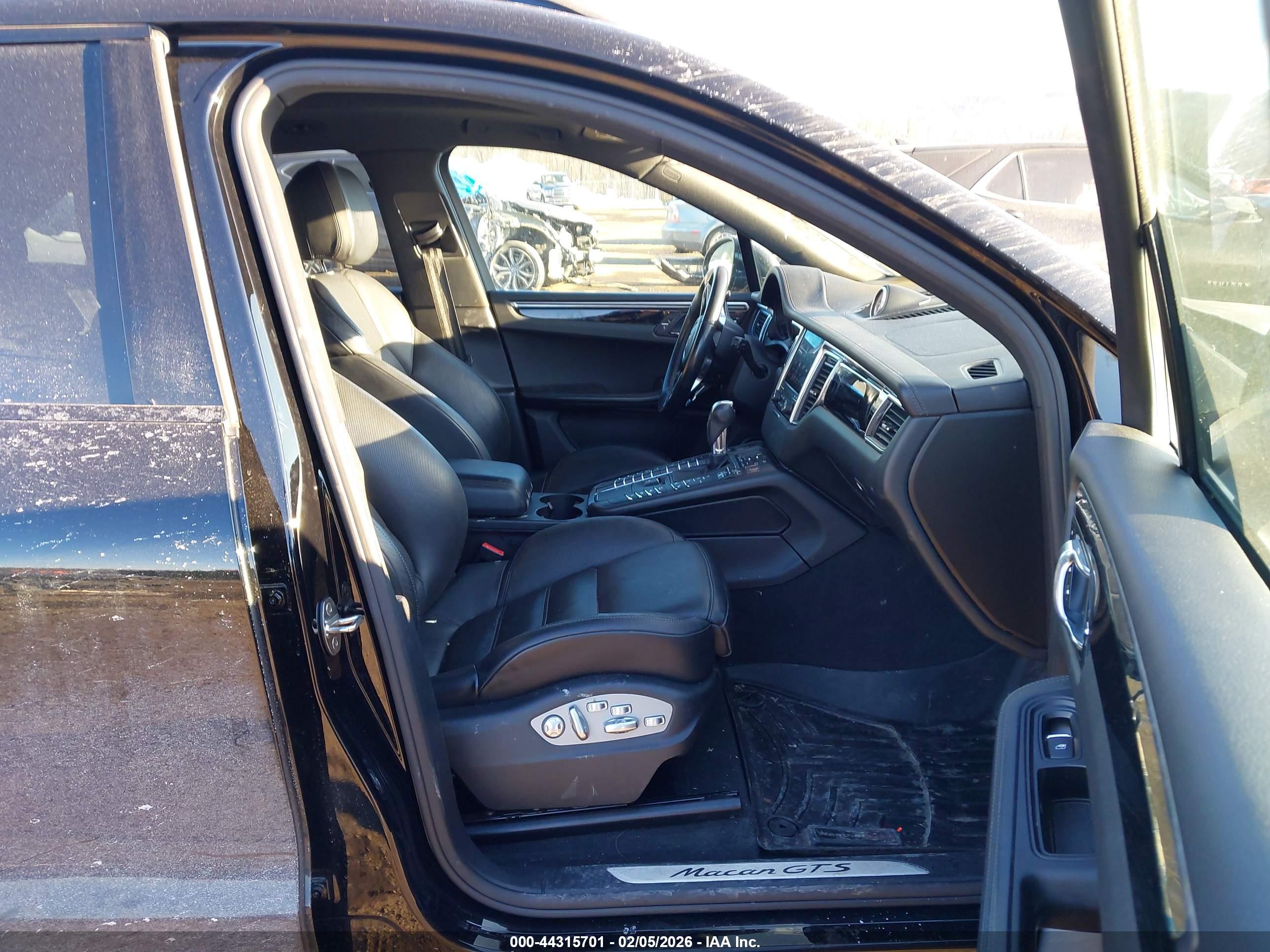 PORSCHE MACAN image 5