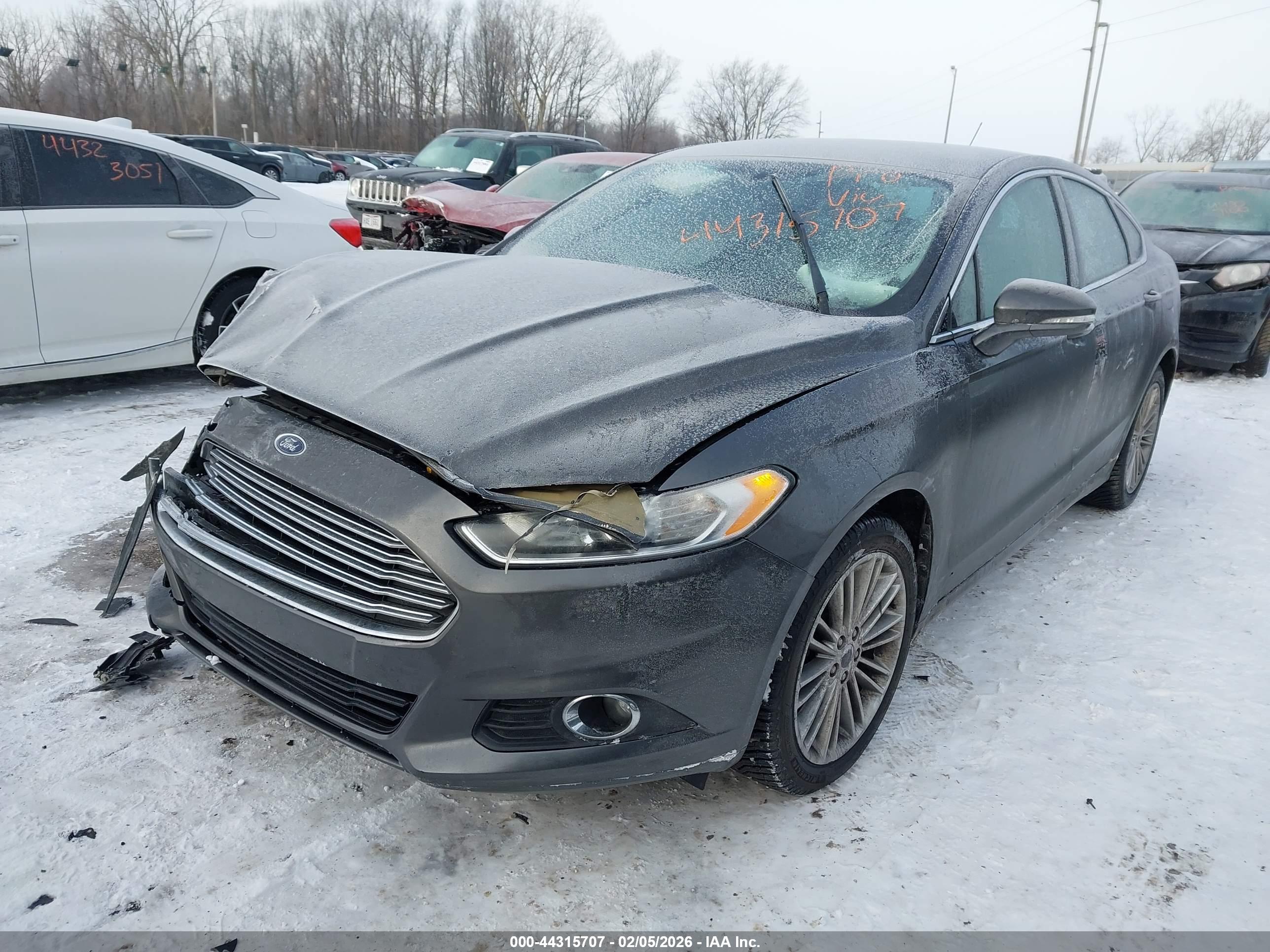 FORD FUSION image 2