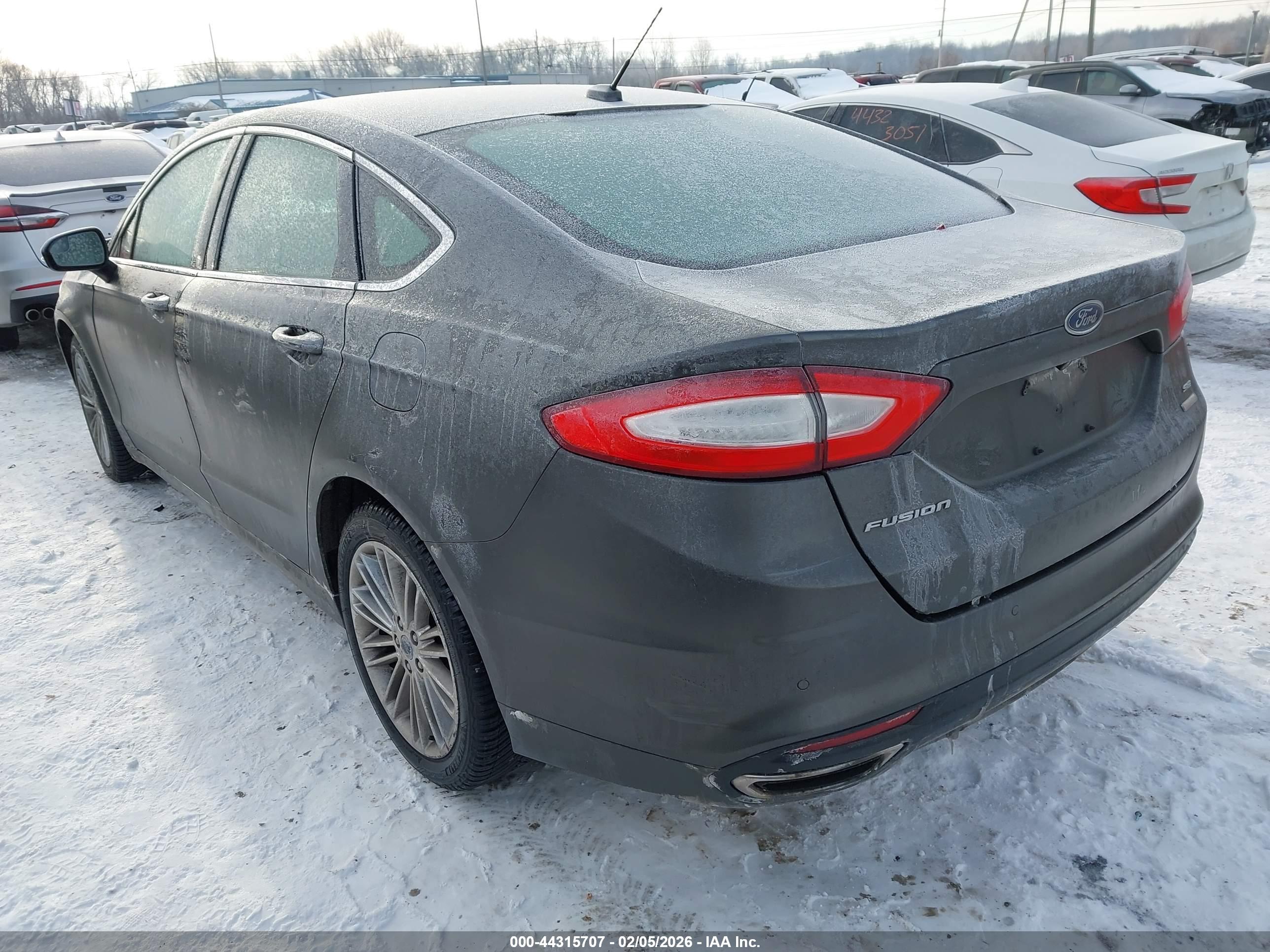 FORD FUSION image 3