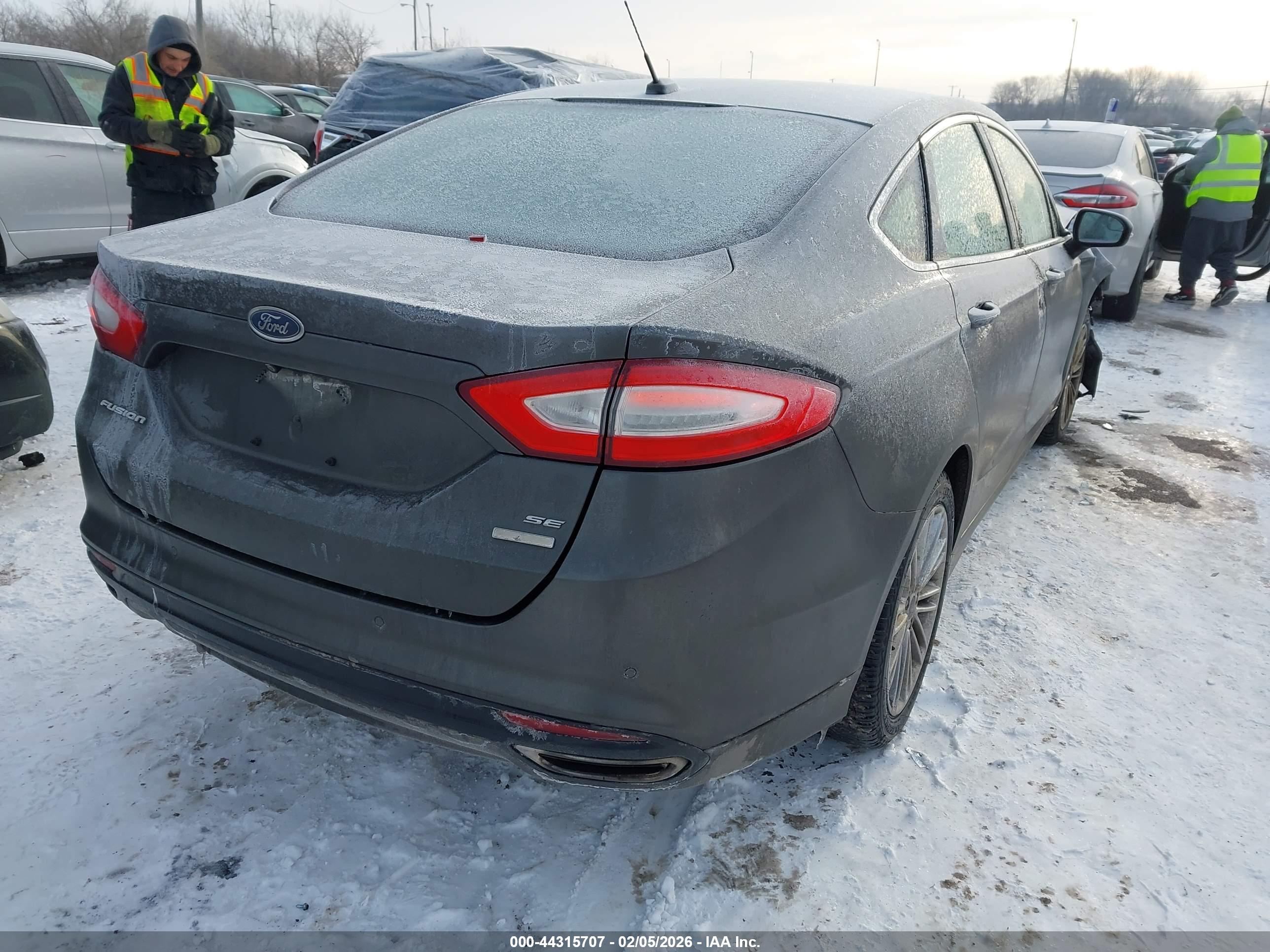 FORD FUSION image 4