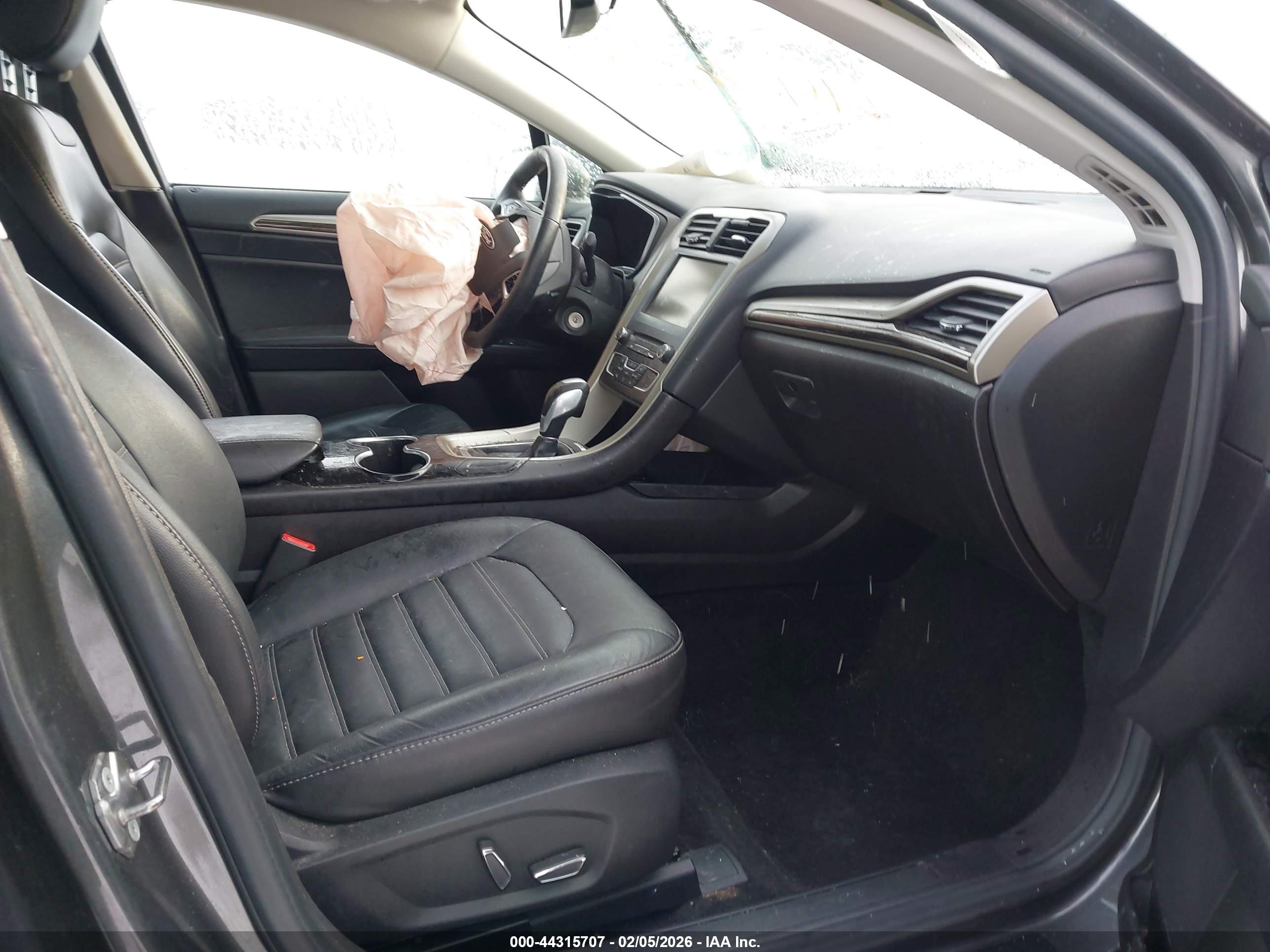 FORD FUSION image 5