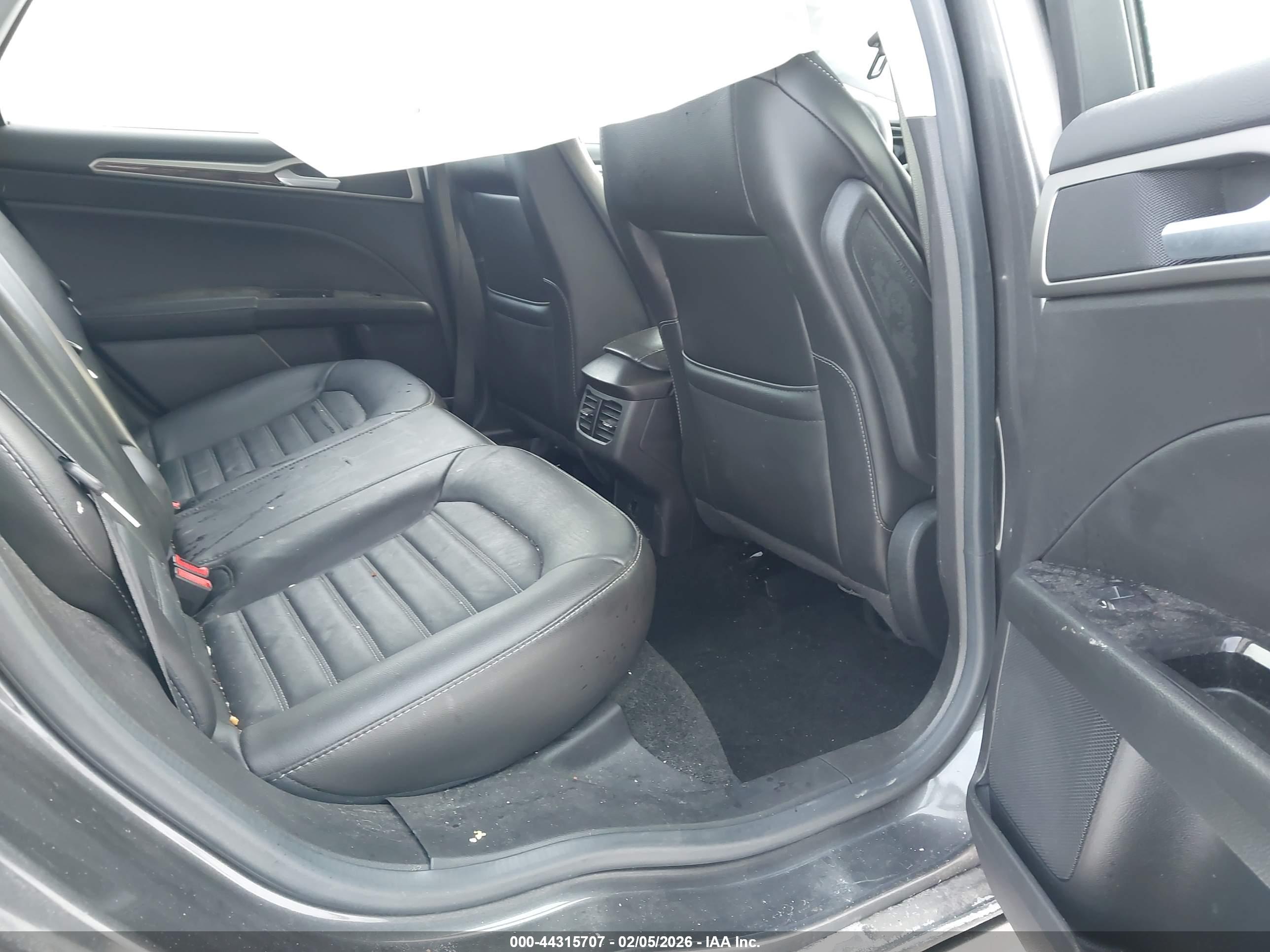FORD FUSION image 8