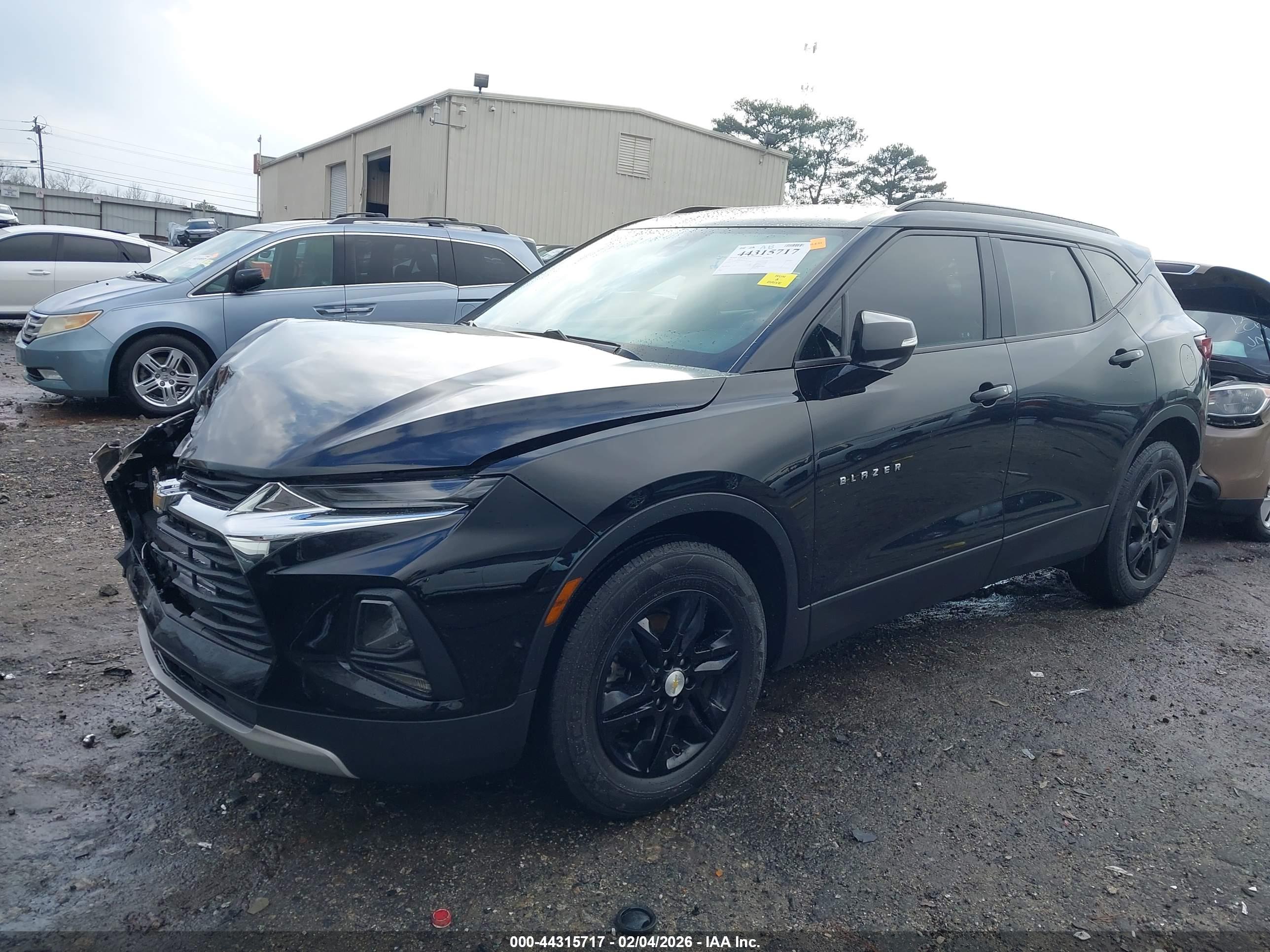 CHEVROLET BLAZER image 2