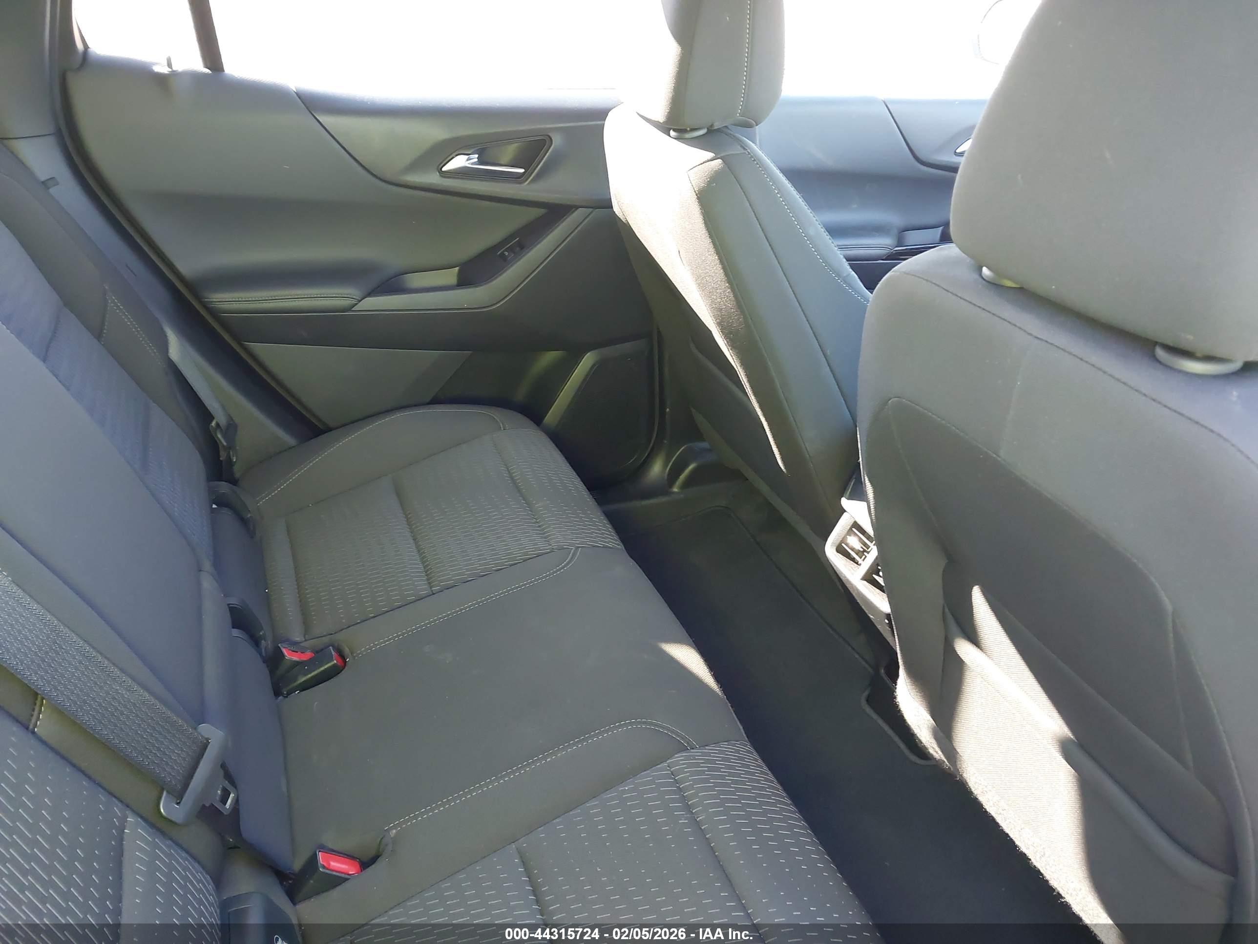CHEVROLET EQUINOX image 8