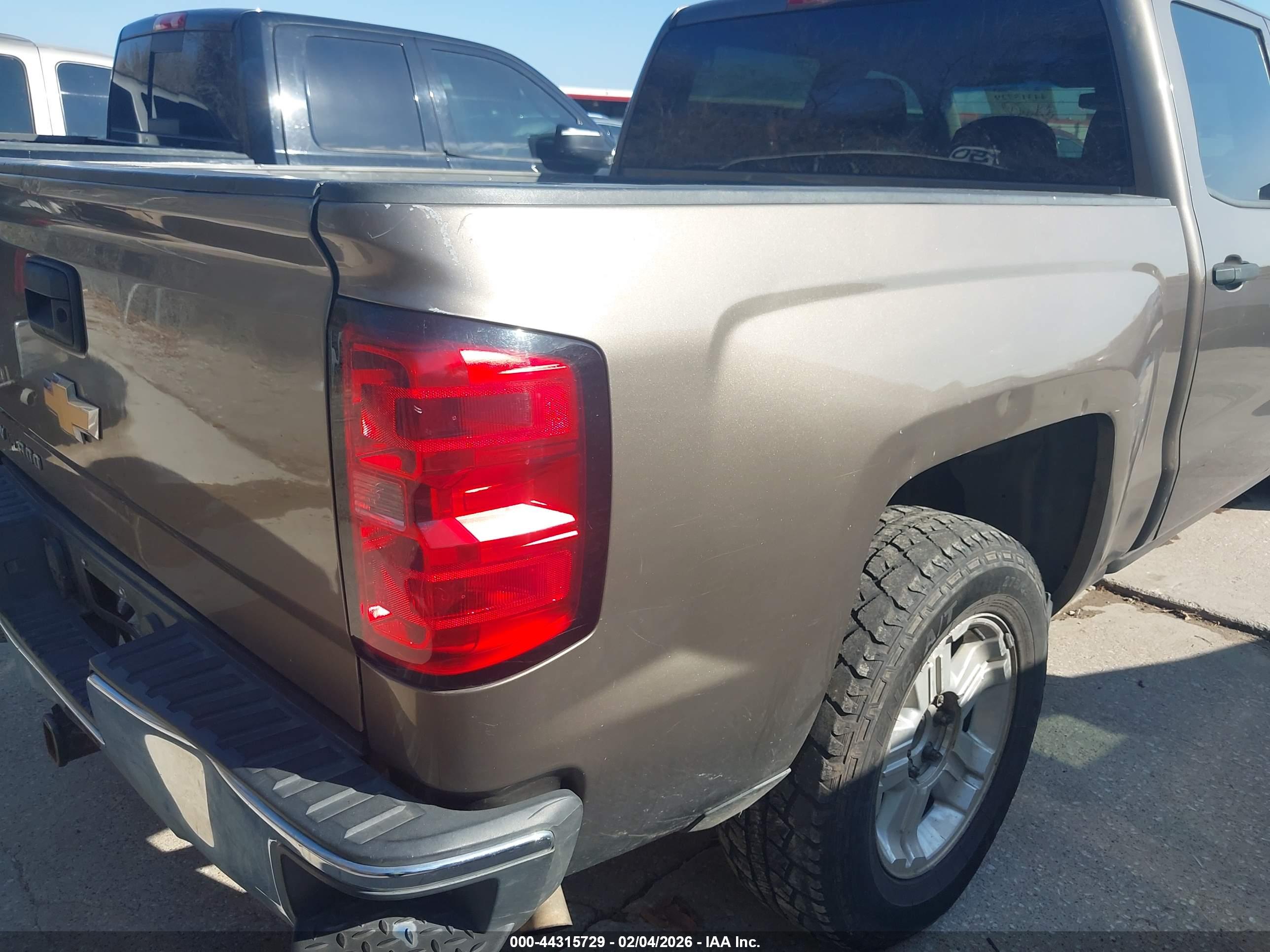 CHEVROLET SILVERADO image 6