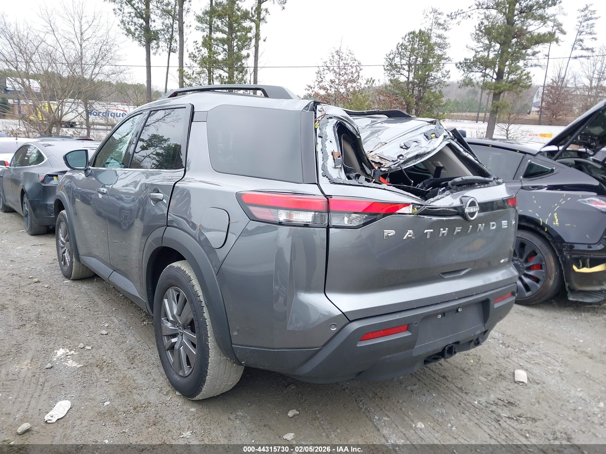 NISSAN PATHFINDER image 3