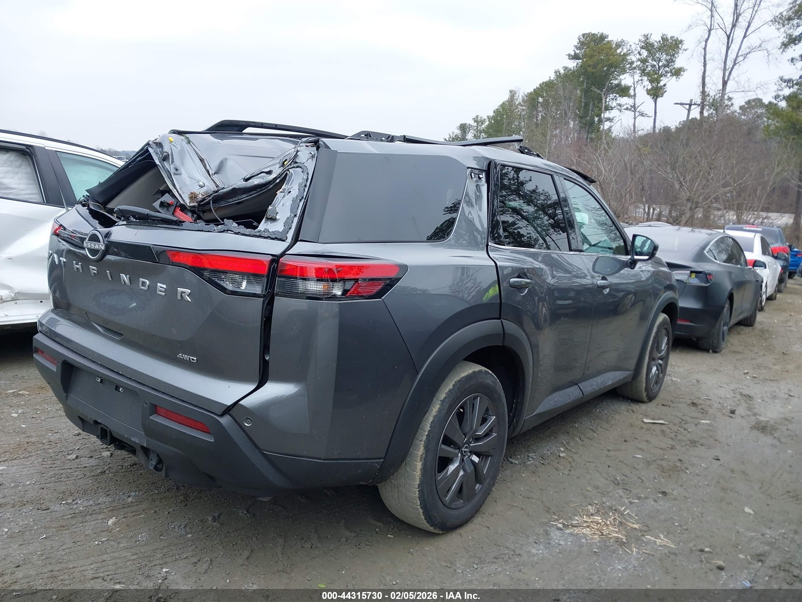 NISSAN PATHFINDER image 4