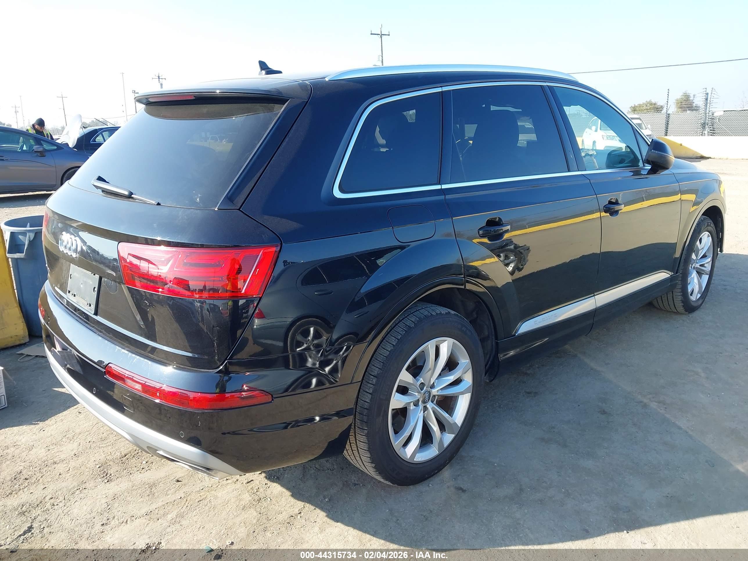 AUDI Q7 image 4