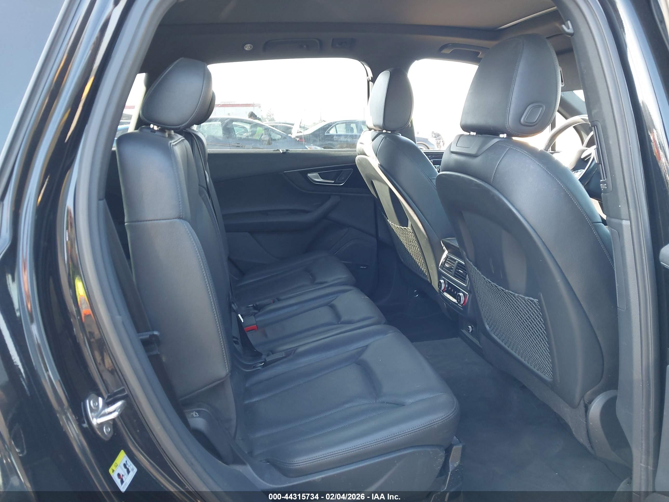 AUDI Q7 image 8