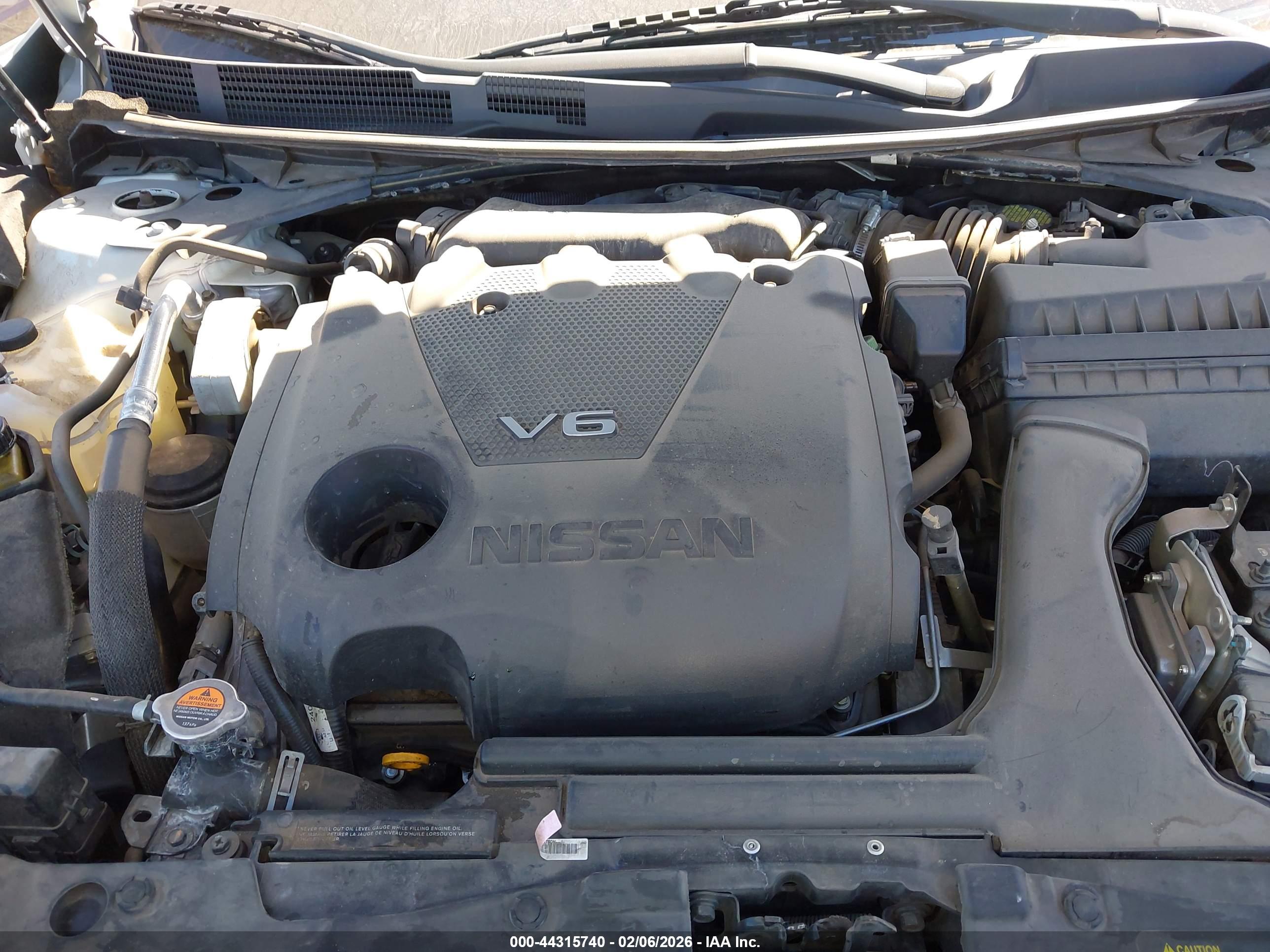 NISSAN MAXIMA image 10