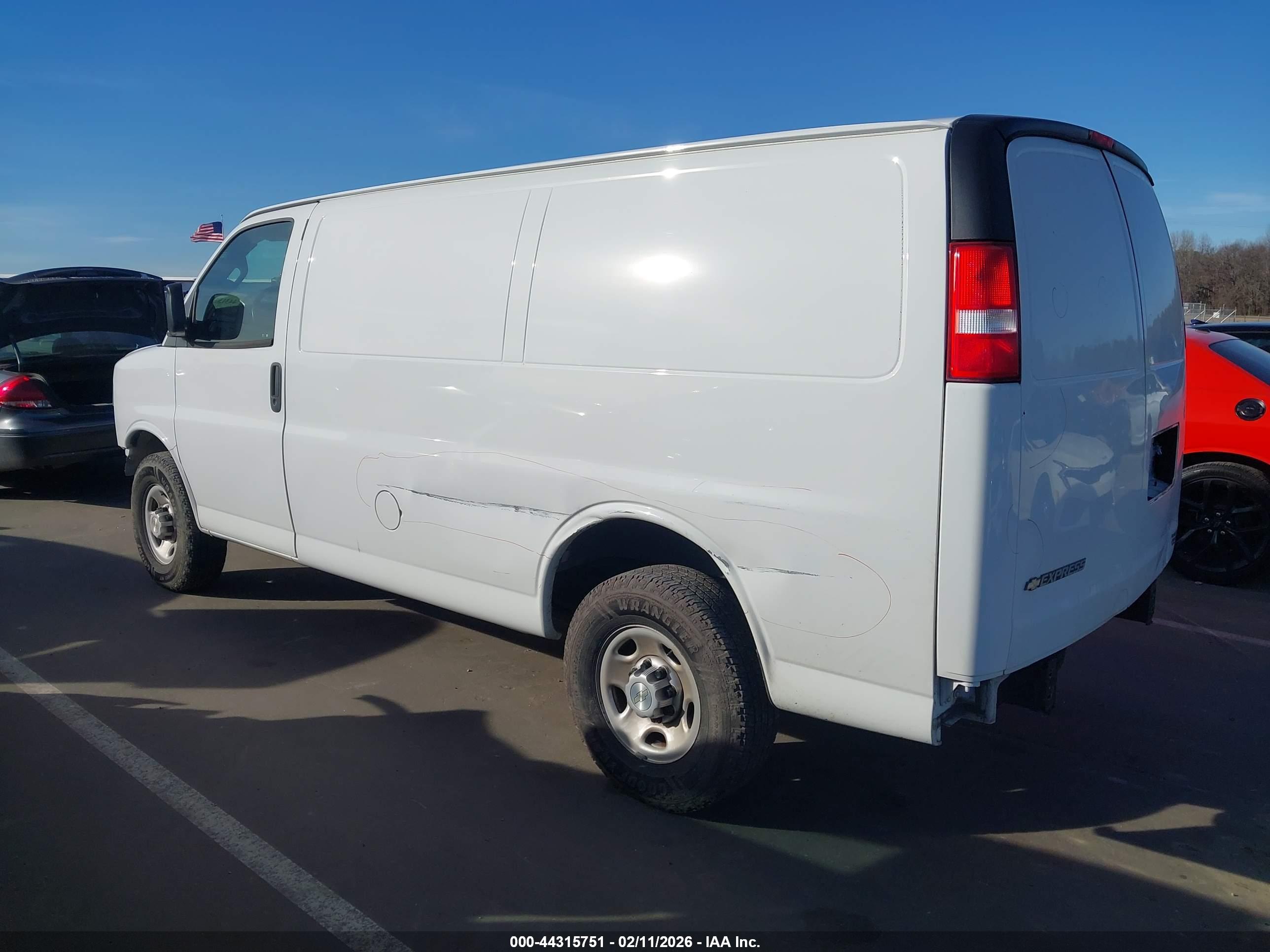CHEVROLET EXPRESS image 3