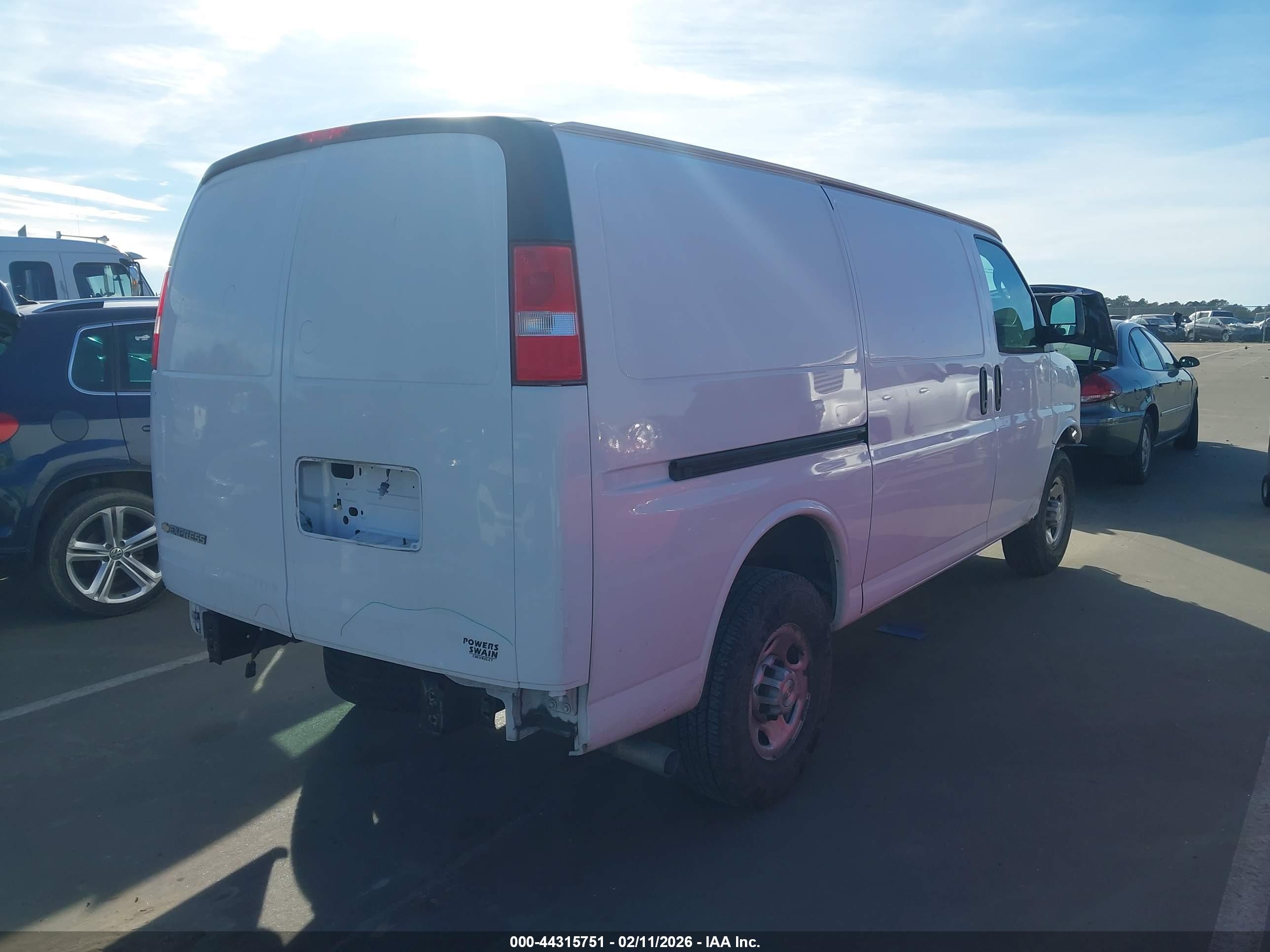 CHEVROLET EXPRESS image 4