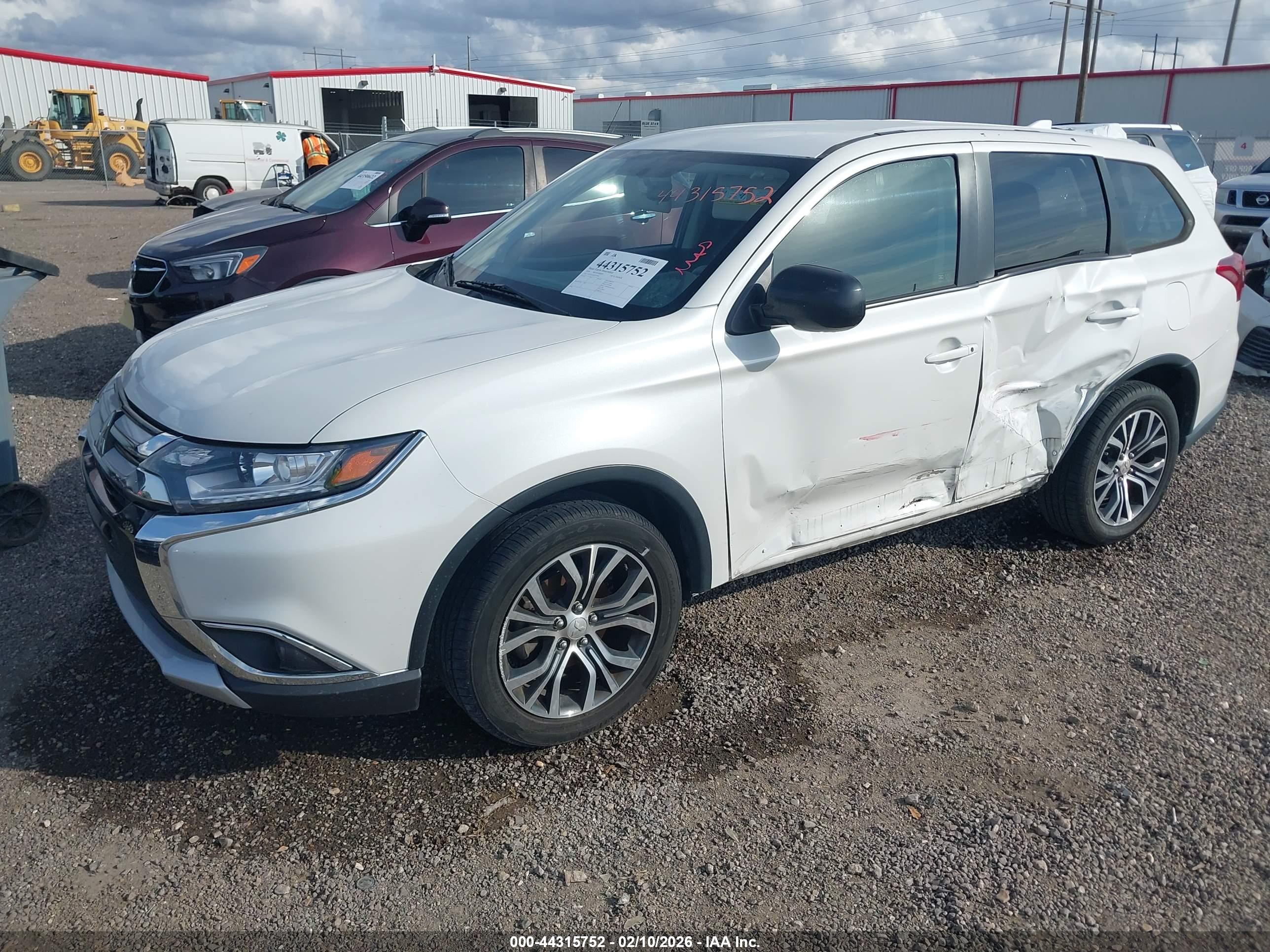 MITSUBISHI OUTLANDER image 2
