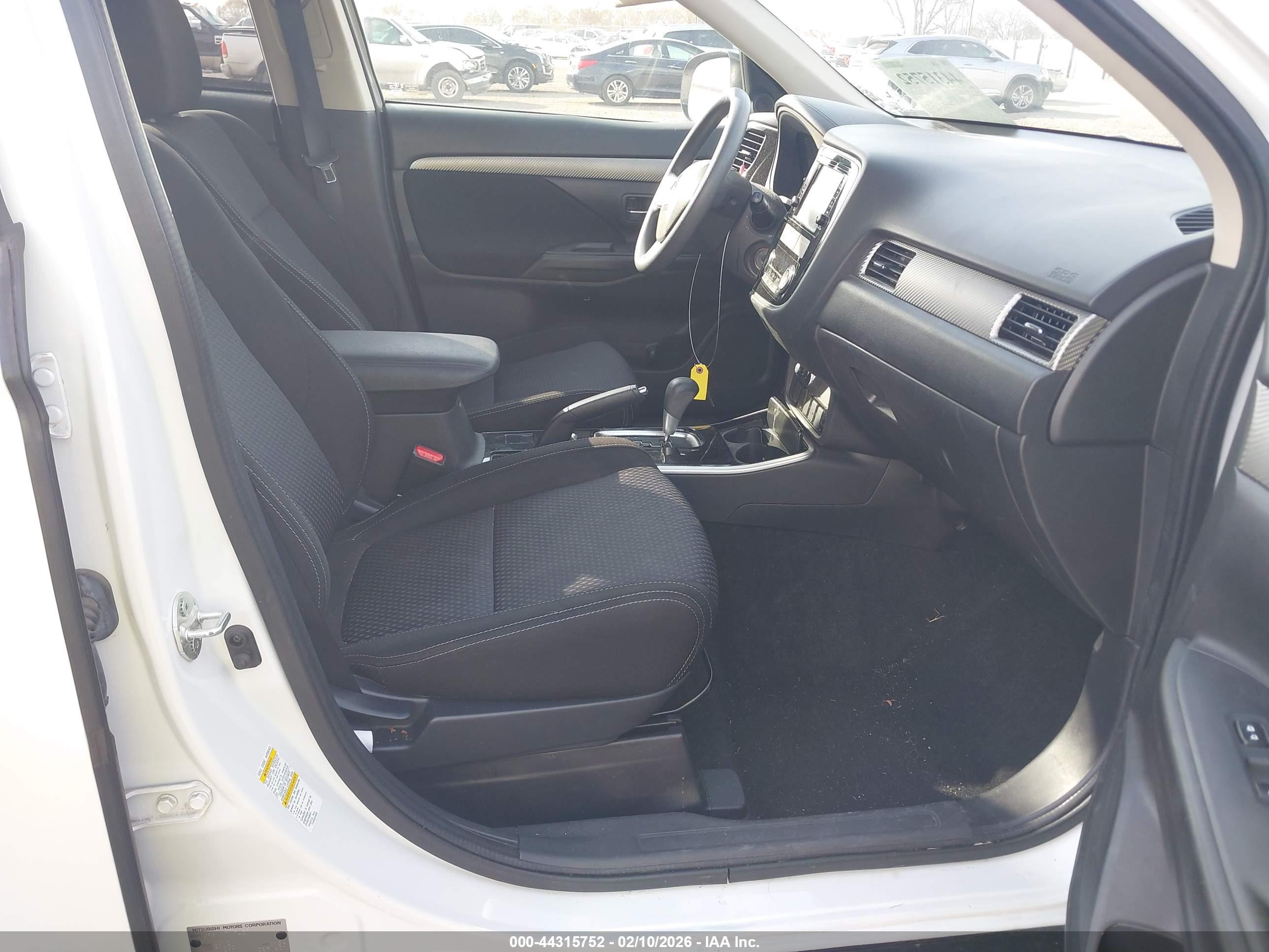 MITSUBISHI OUTLANDER image 5
