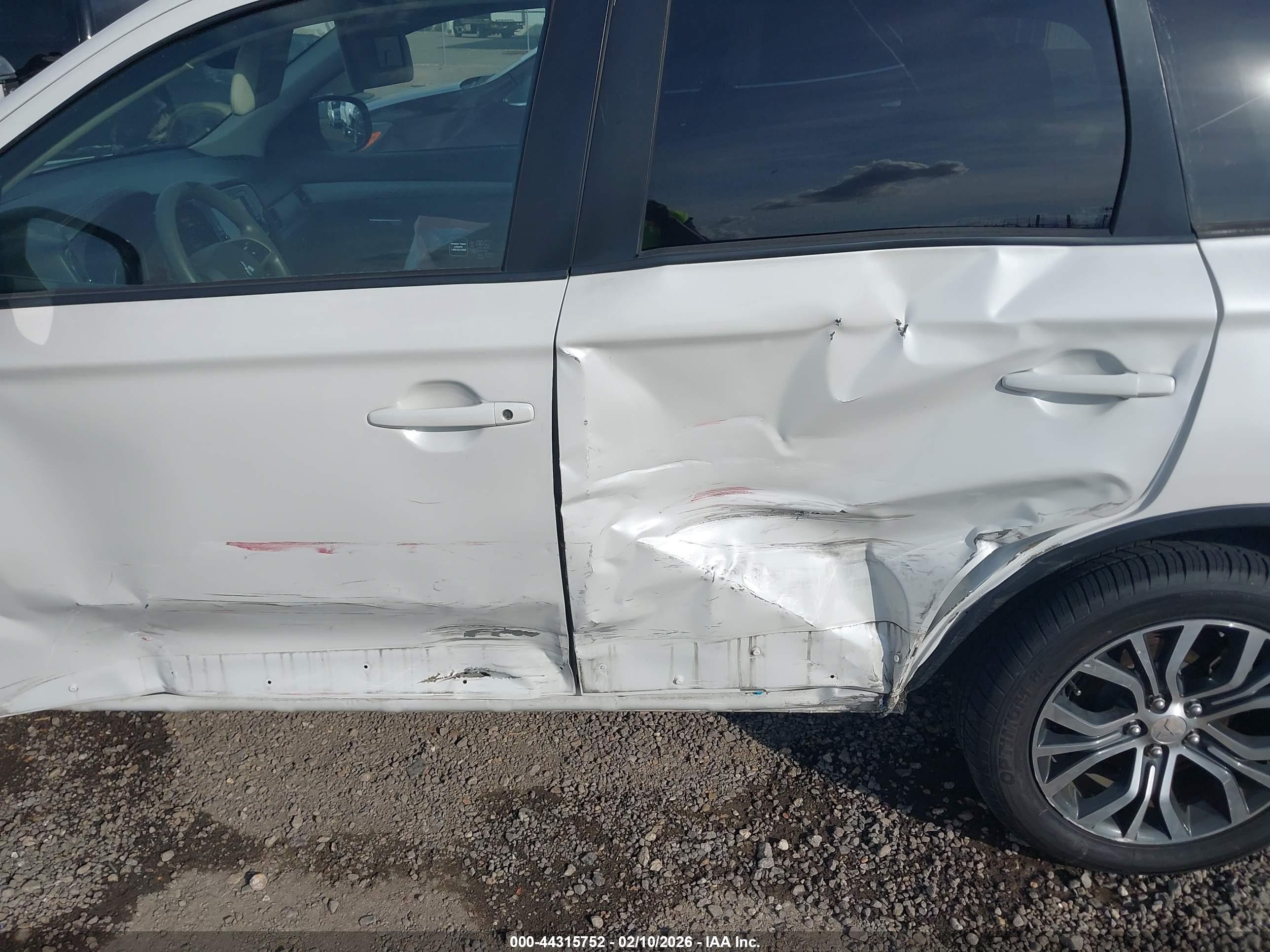 MITSUBISHI OUTLANDER image 6