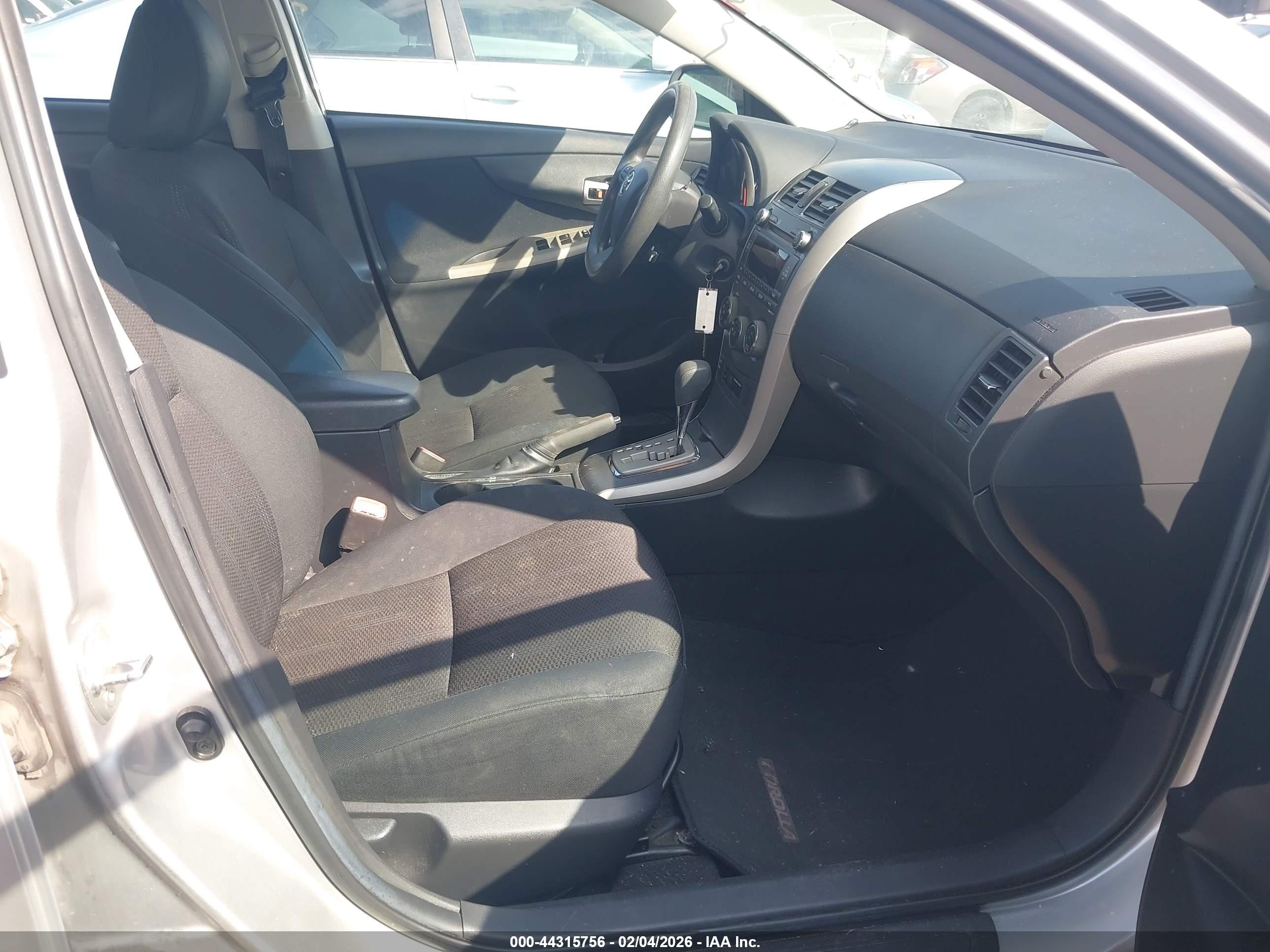 TOYOTA COROLLA image 5