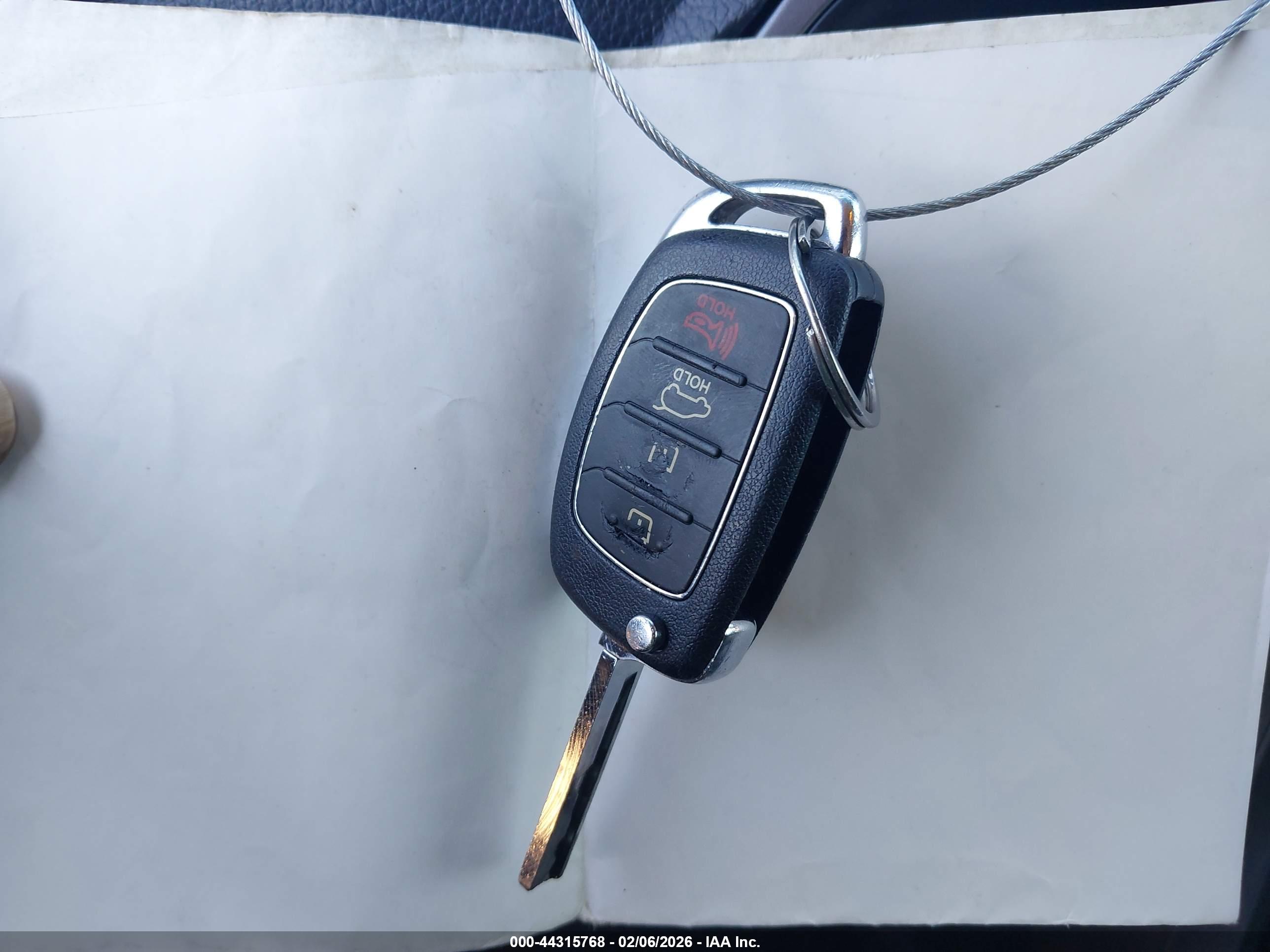 HYUNDAI SANTA image 11