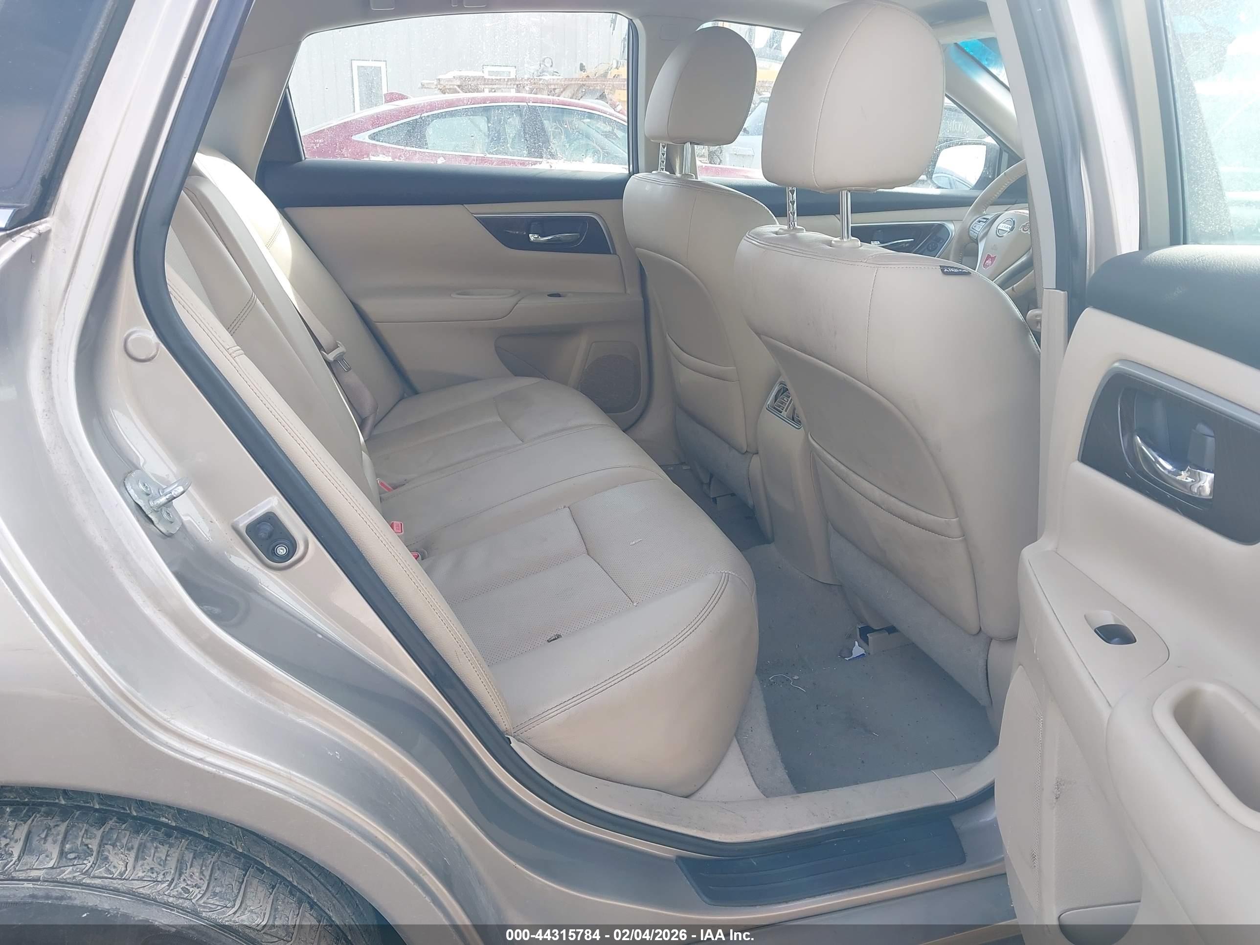 NISSAN ALTIMA image 8