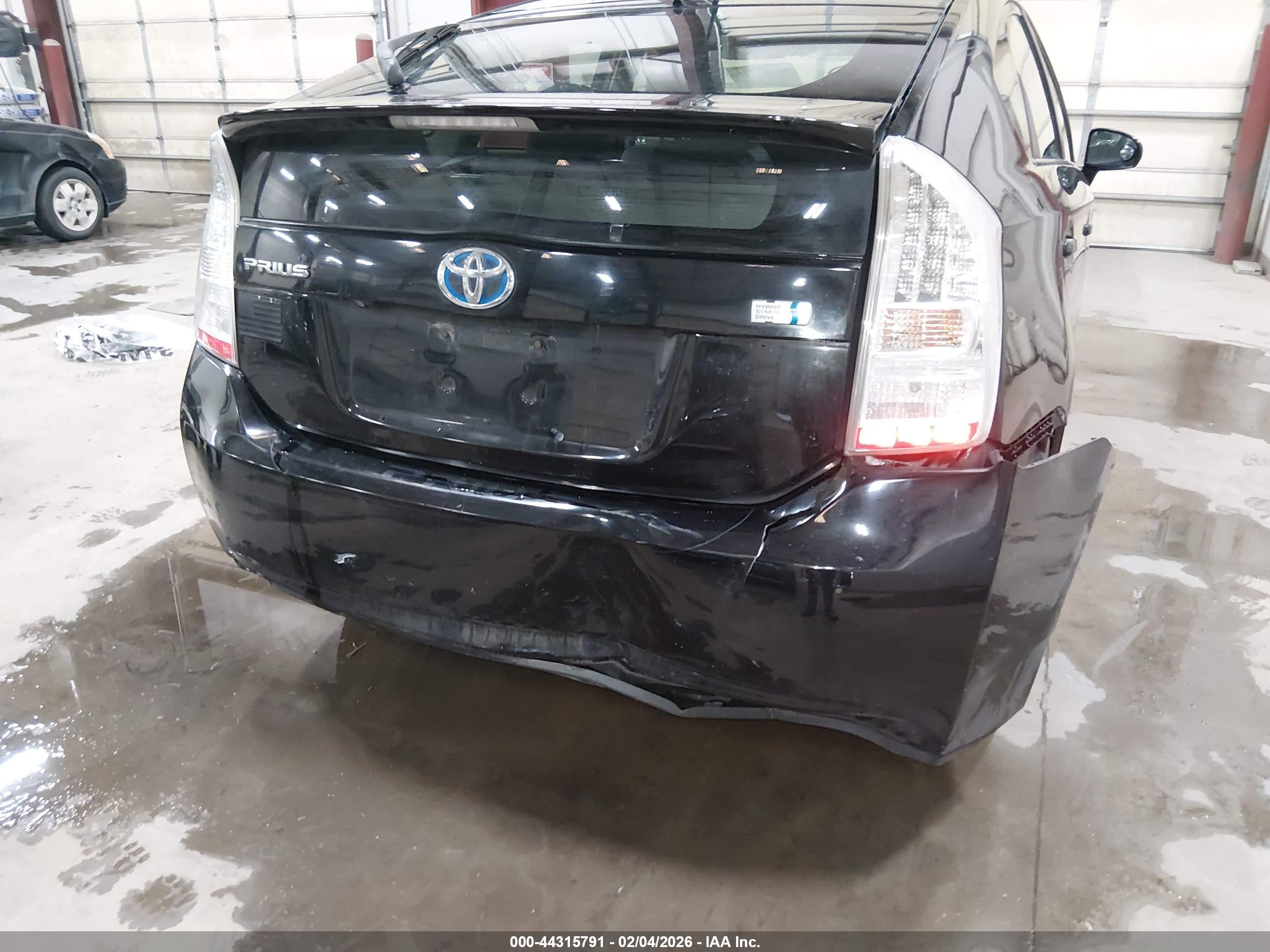 TOYOTA PRIUS image 6