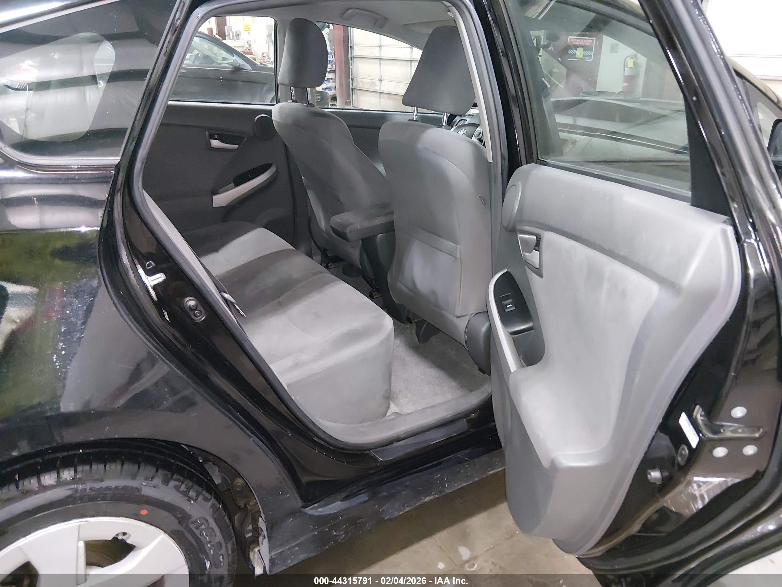 TOYOTA PRIUS image 8