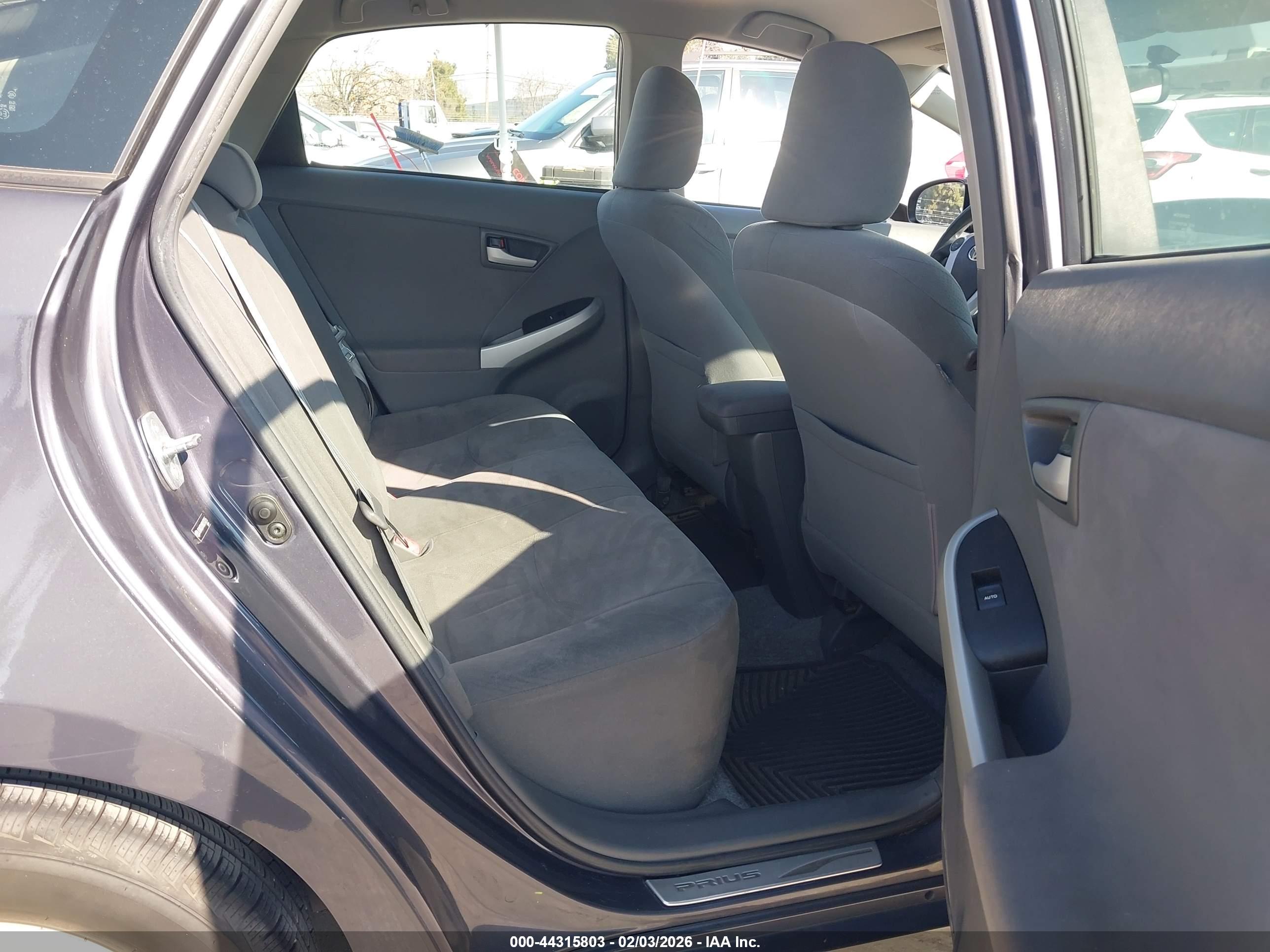 TOYOTA PRIUS image 8