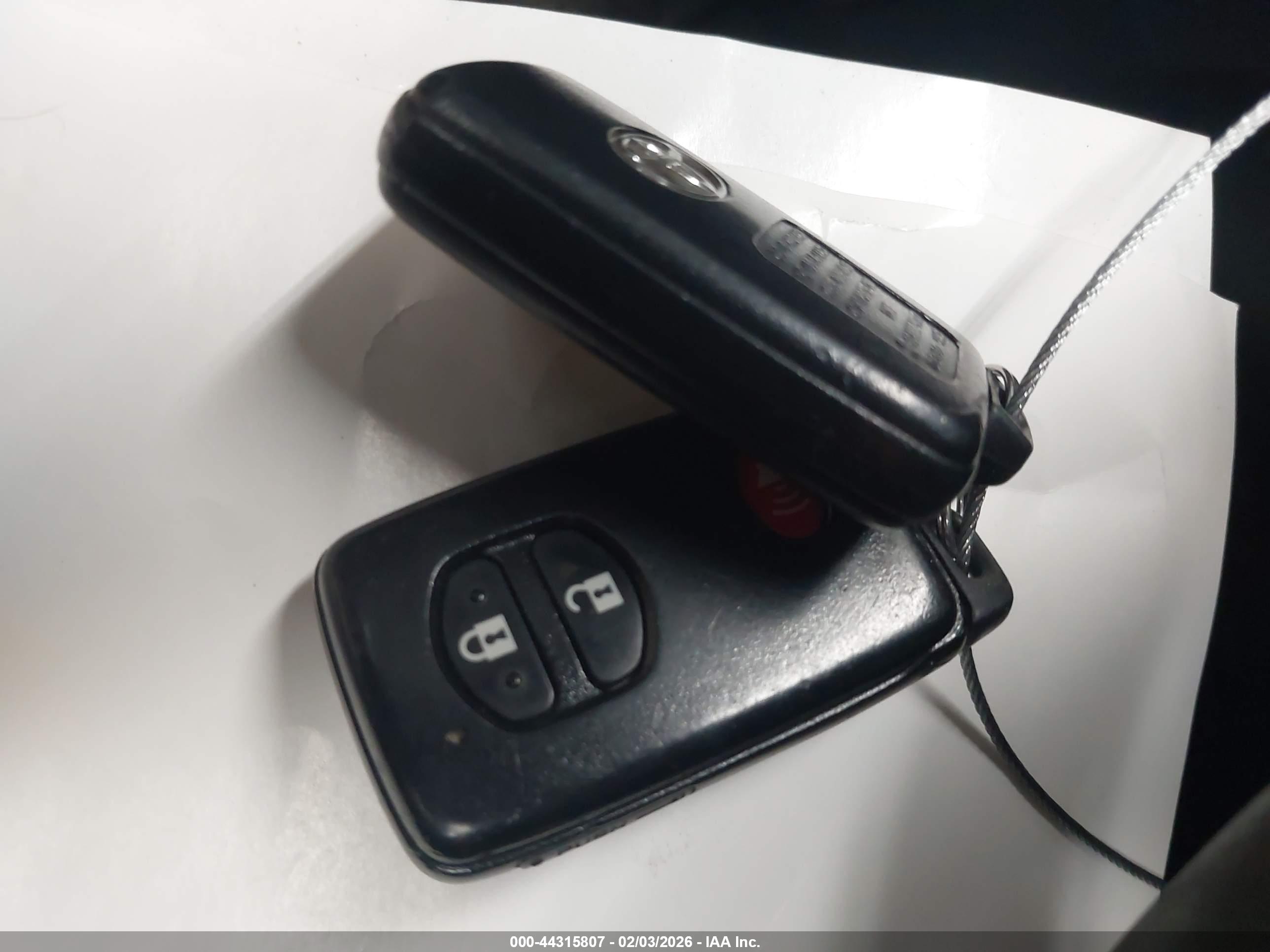 TOYOTA PRIUS image 11