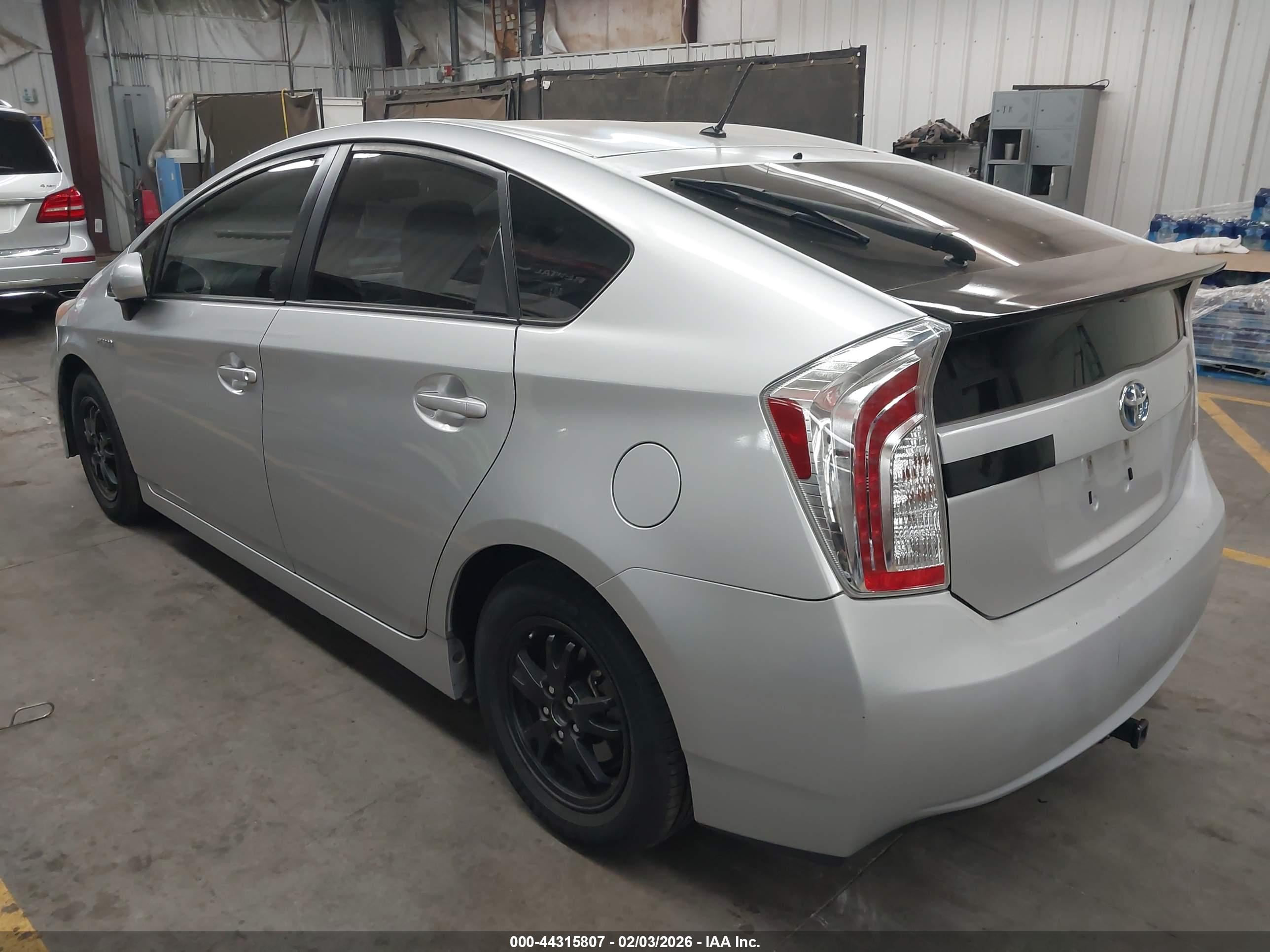 TOYOTA PRIUS image 3