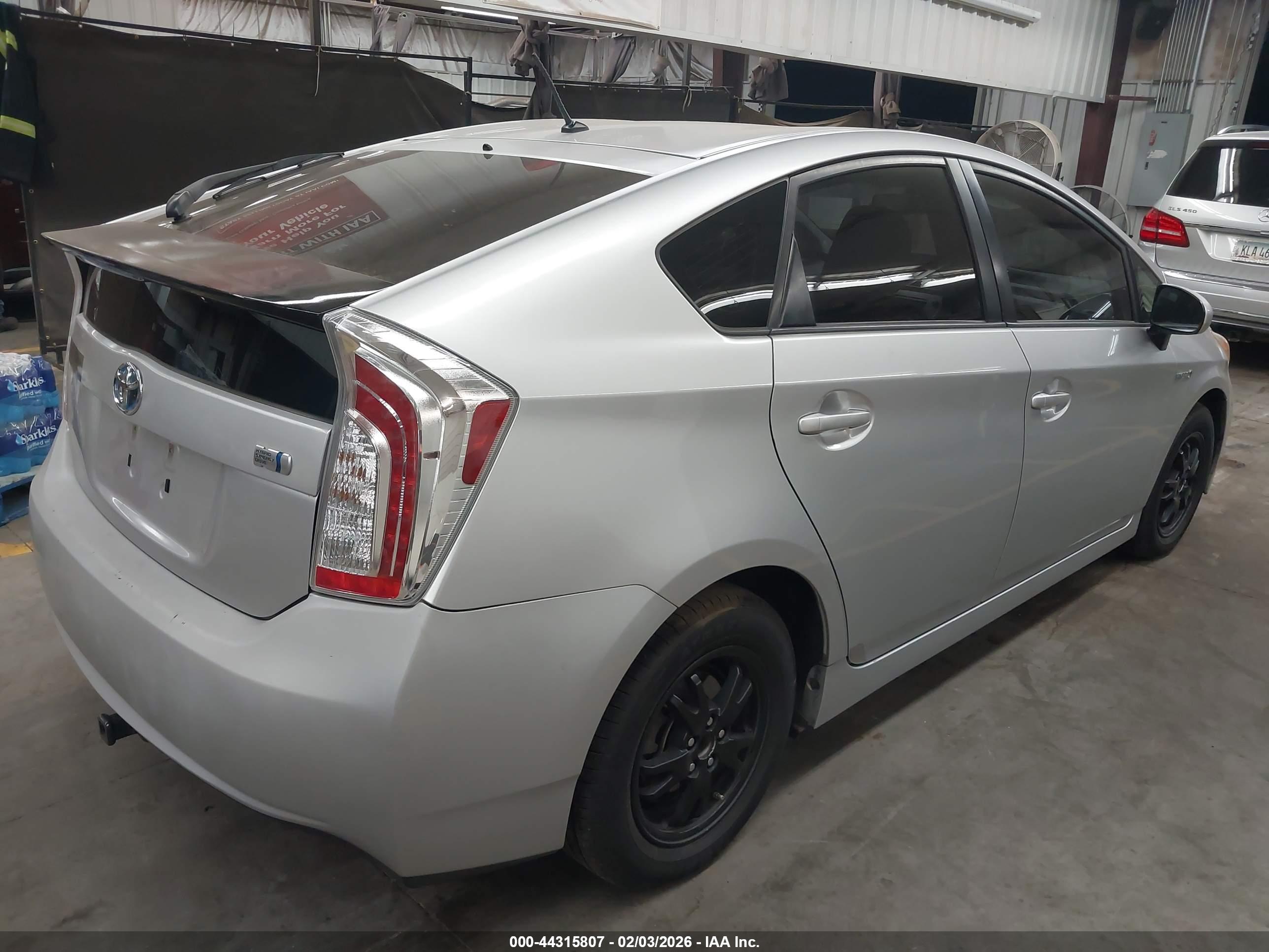 TOYOTA PRIUS image 4